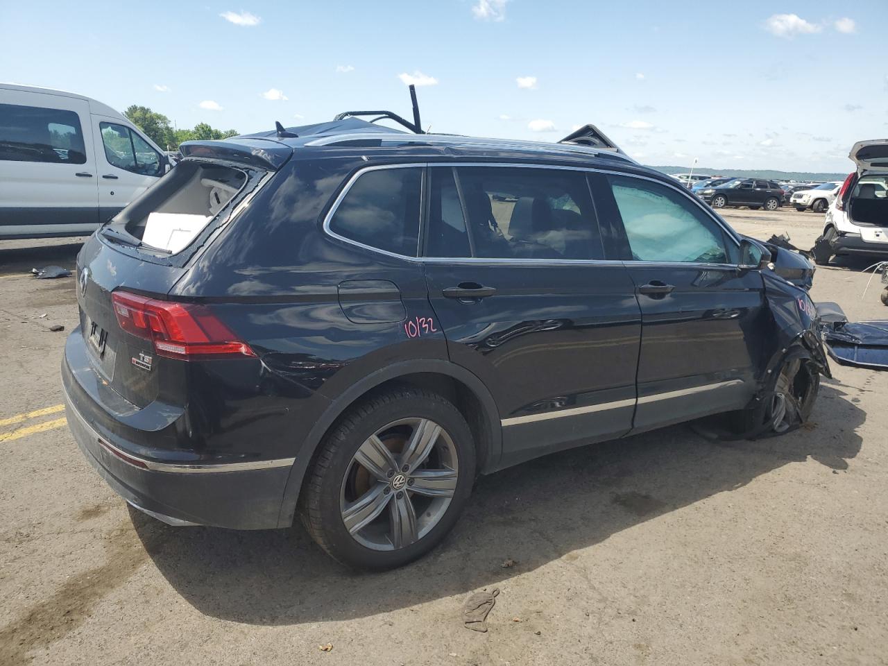 3VV4B7AX9JM167280 2018 Volkswagen Tiguan Sel Premium