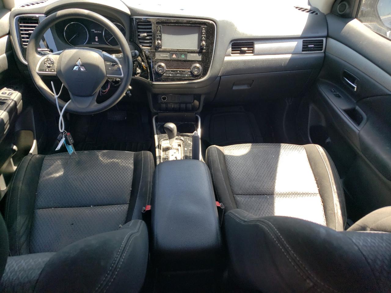 JA4AD2A32JJ002836 2018 Mitsubishi Outlander Es