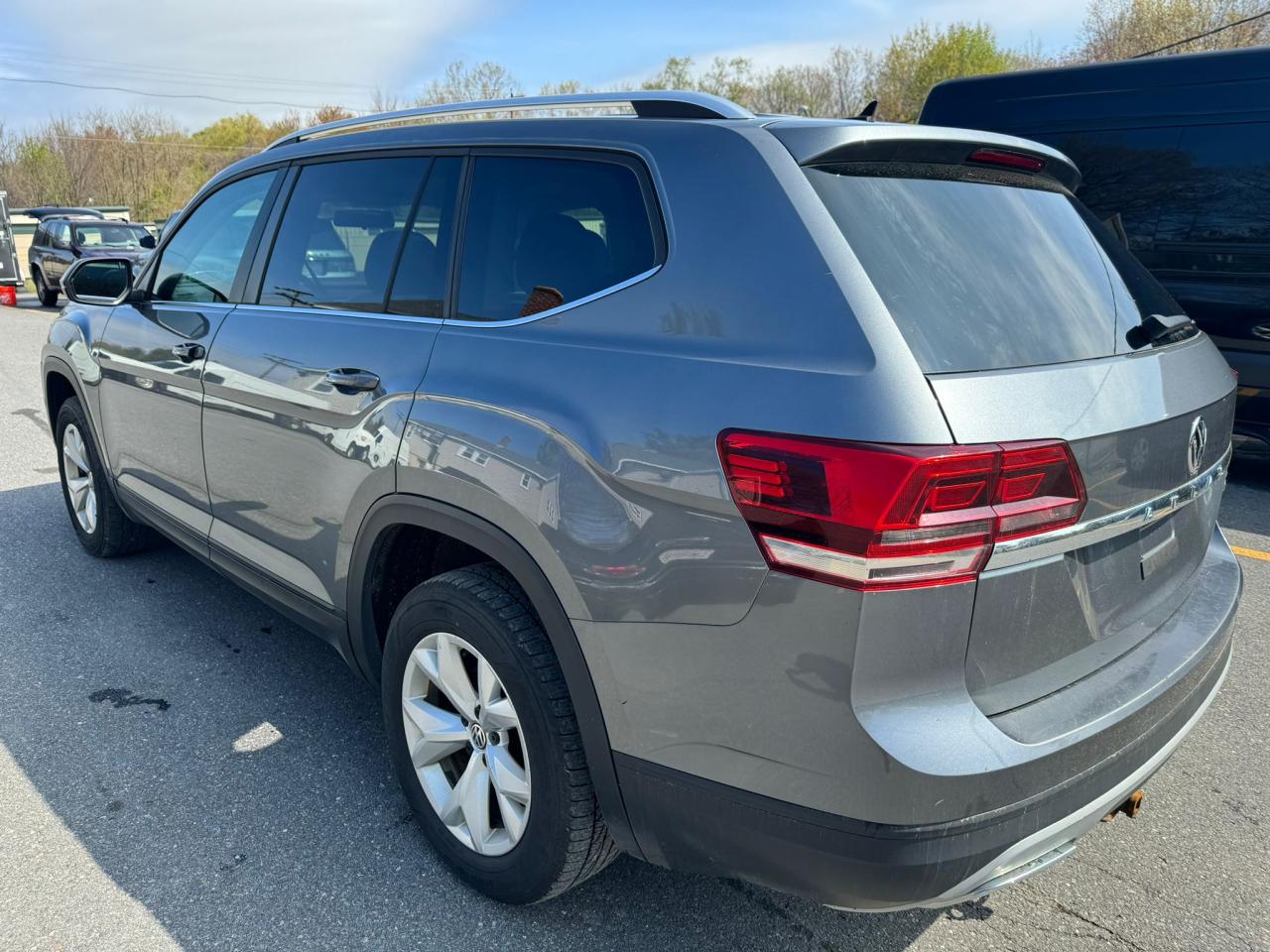 1V2HR2CA2JC515105 2018 Volkswagen Atlas