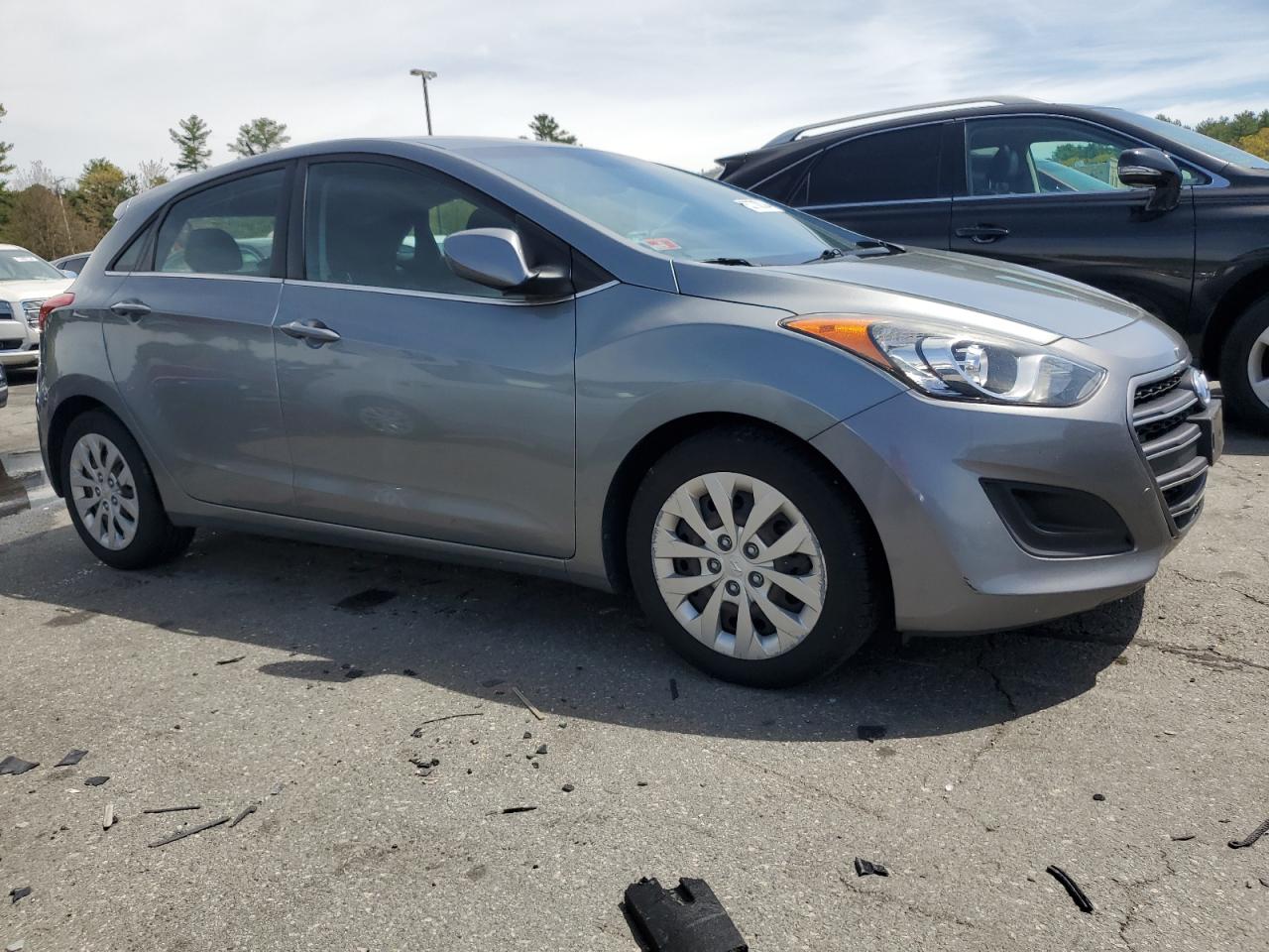 2017 Hyundai Elantra Gt vin: KMHD35LH0HU370470