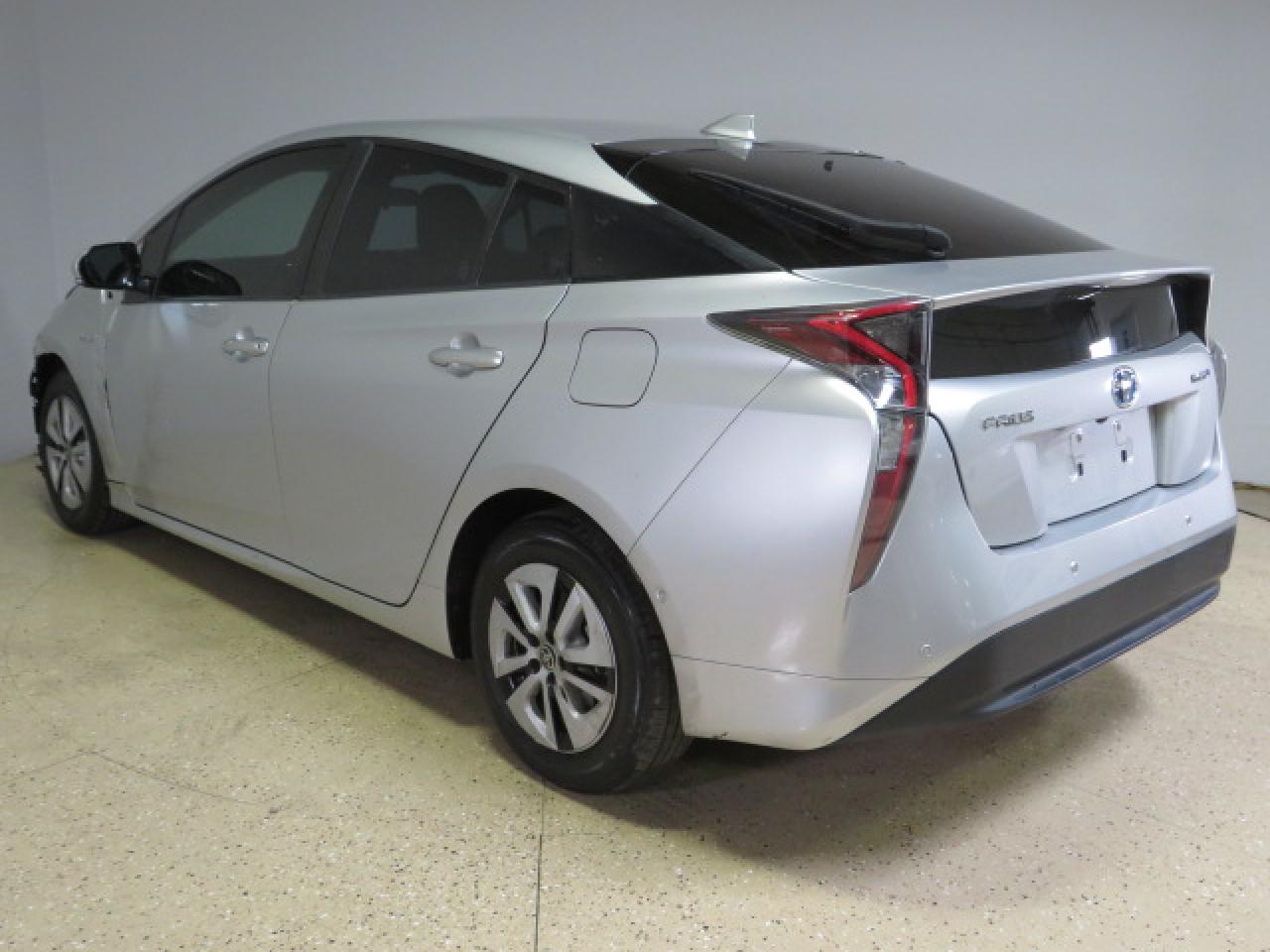 JTDKBRFU3J3065586 2018 Toyota Prius