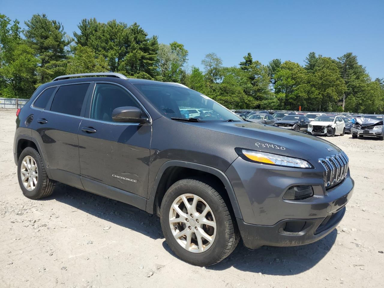 2016 Jeep Cherokee Latitude vin: 1C4PJMCS1GW335209