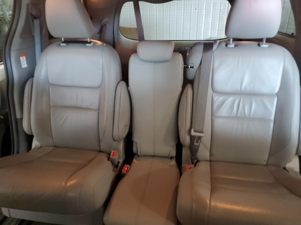 5TDYZ3DC2HS887611 2017 Toyota Sienna Xle