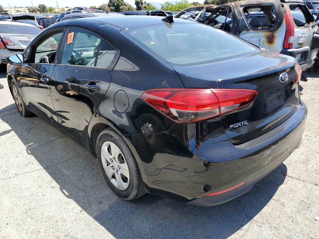 3KPFK4A7XHE118647 2017 Kia Forte Lx