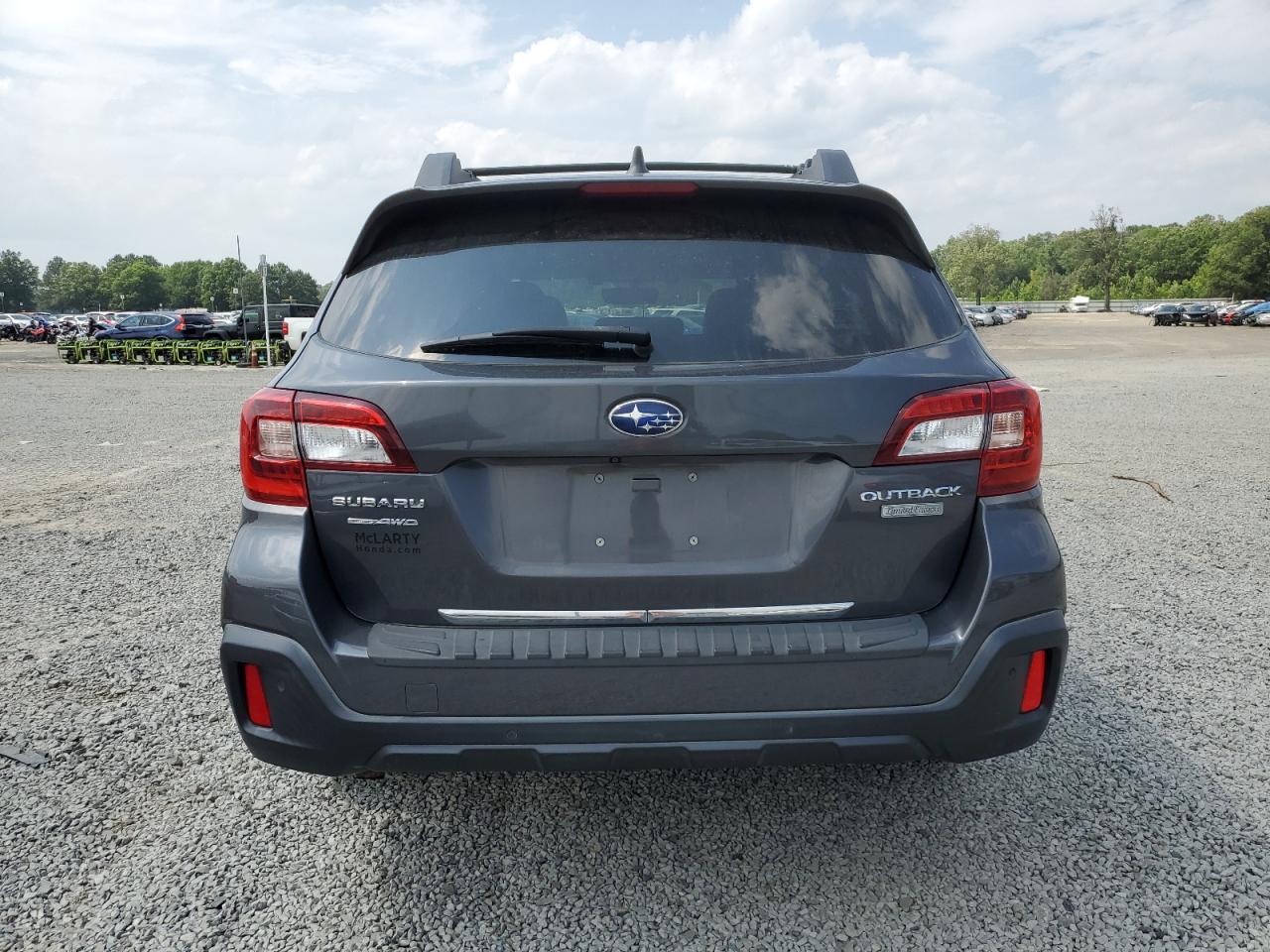 2018 Subaru Outback 2.5I Limited vin: 4S4BSANC7J3363970