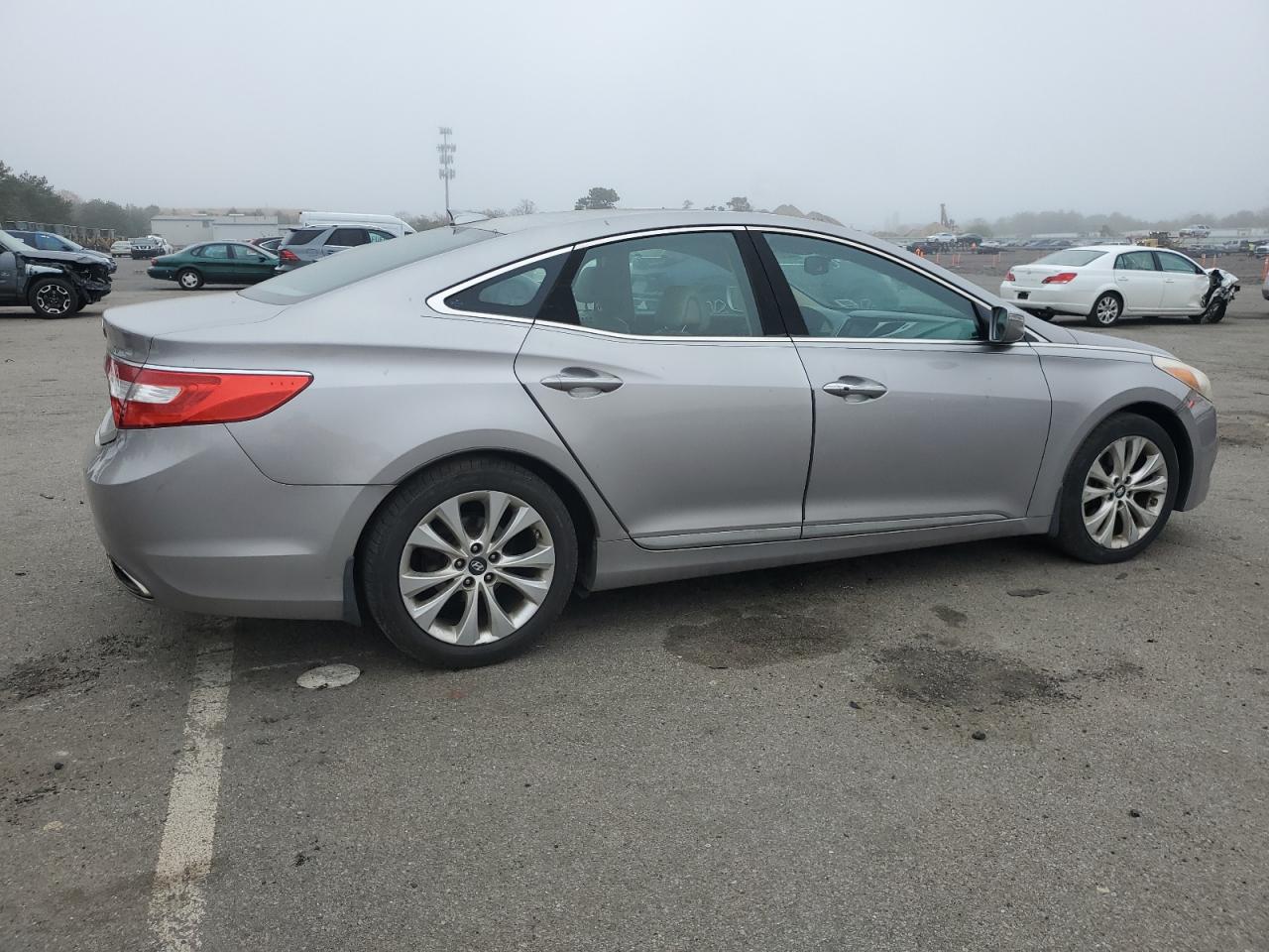 KMHFG4JG3CA152826 2012 Hyundai Azera Gls