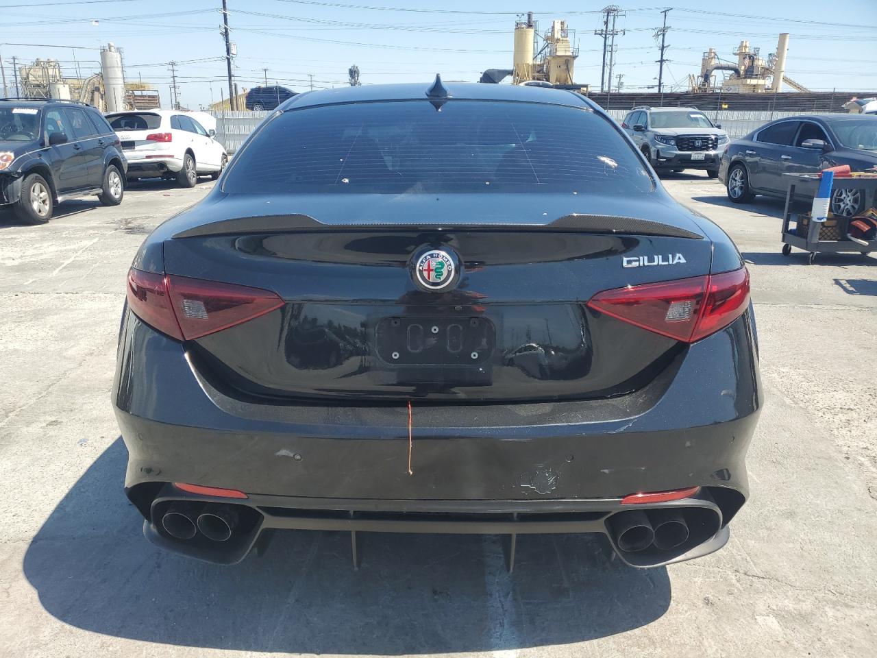 ZARFAEAVXJ7581892 2018 Alfa Romeo Giulia Quadrifoglio