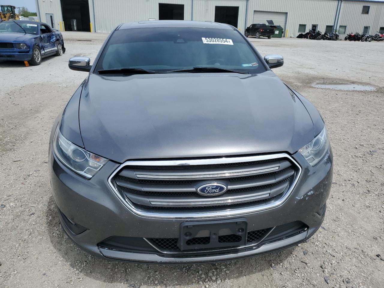 Lot #2909839002 2013 FORD TAURUS LIM