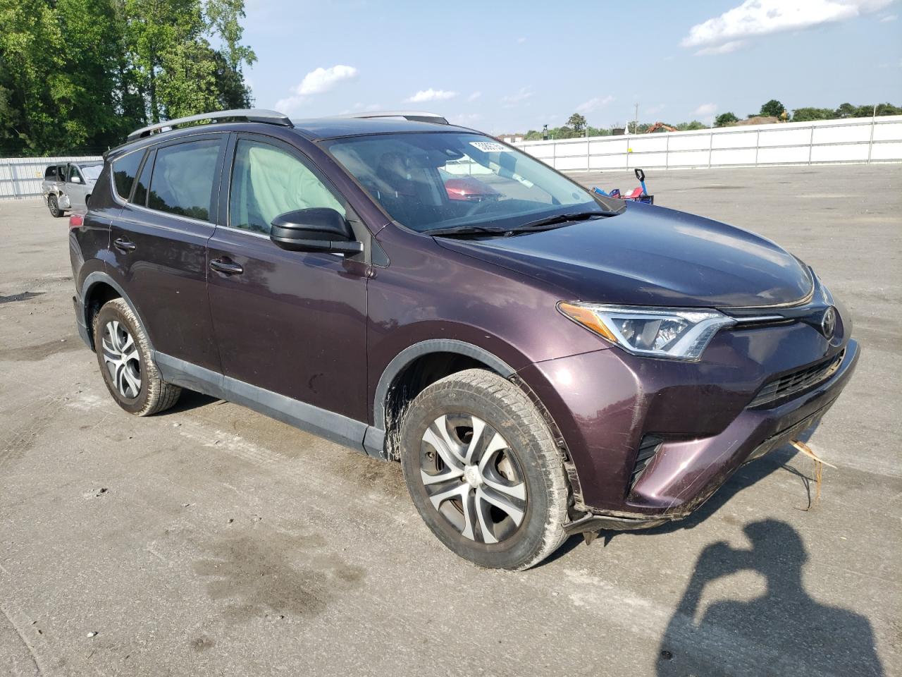 2T3ZFREV0JW426069 2018 Toyota Rav4 Le