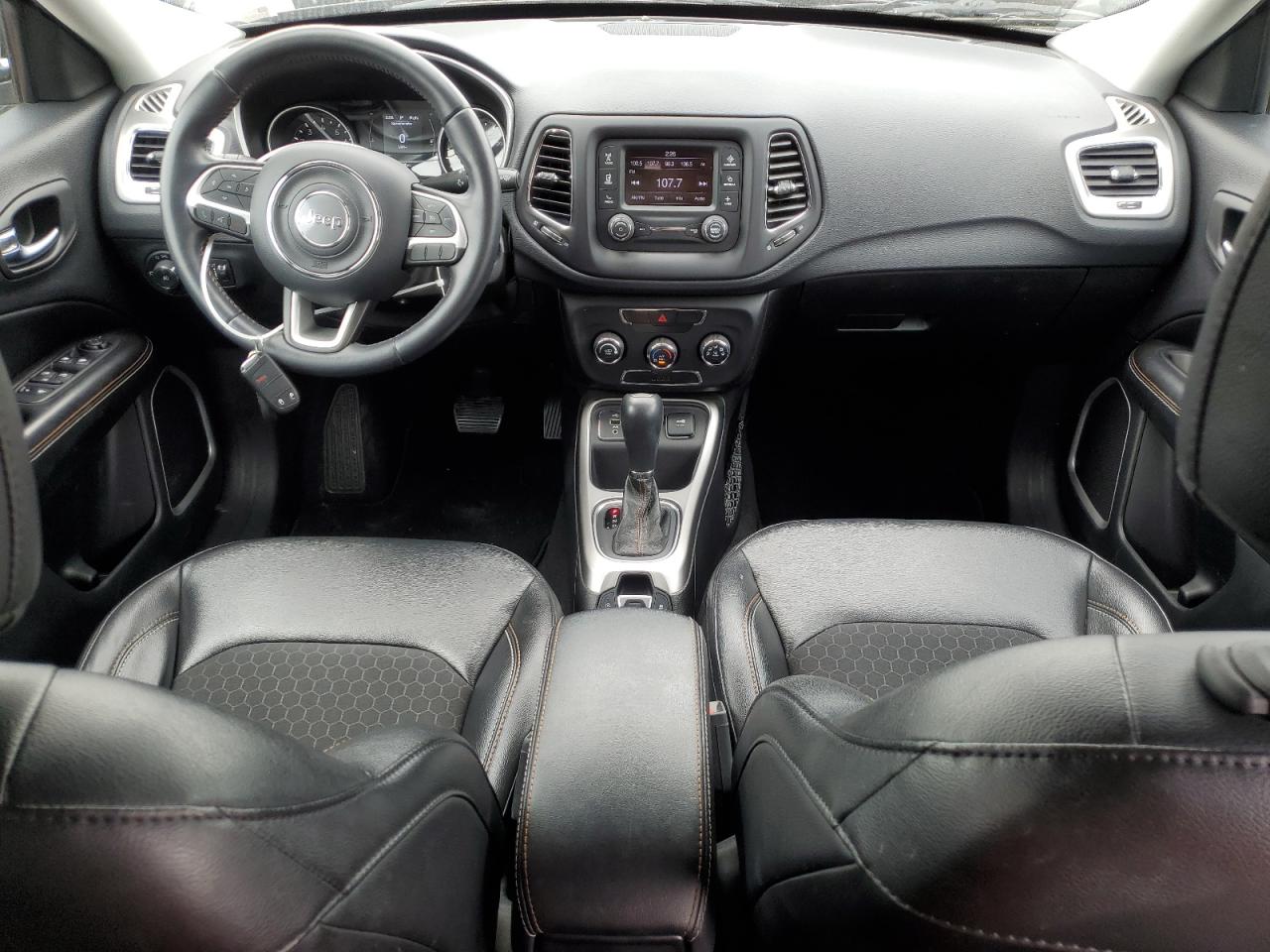 3C4NJCBBXJT503090 2018 Jeep Compass Latitude