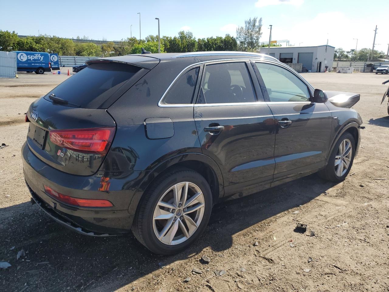 WA1HCCFS4JR003415 2018 Audi Q3 Premium Plus