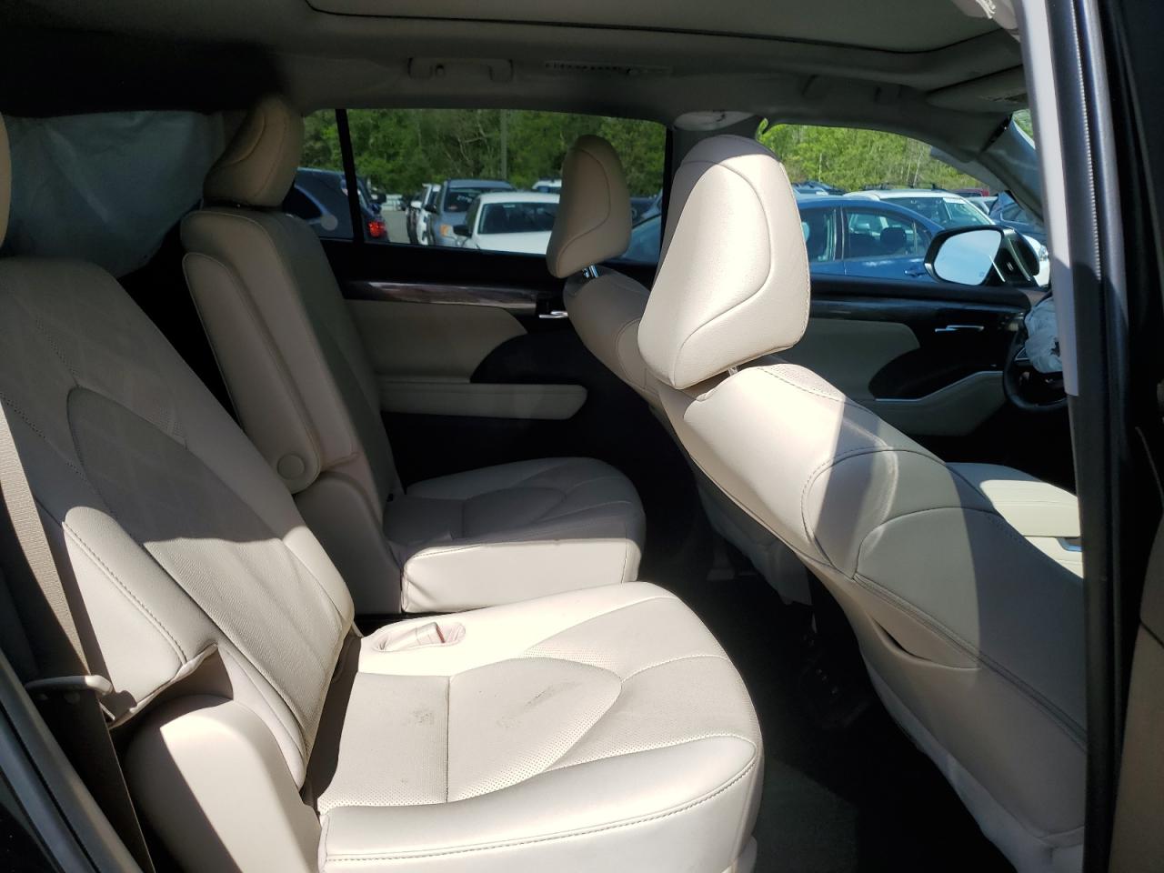 5TDFZRBH0MS073329 2021 Toyota Highlander Platinum