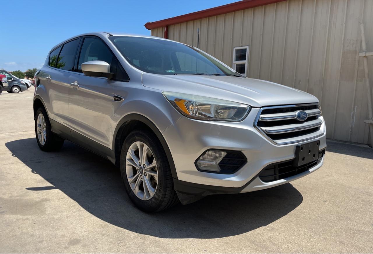 1FMCU0G9XHUC28884 2017 Ford Escape Se