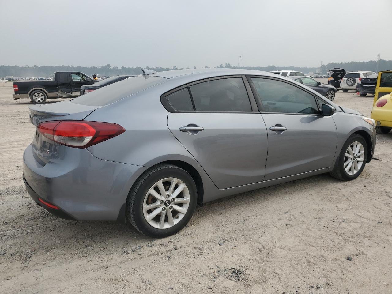 3KPFL4A77HE012203 2017 Kia Forte Lx