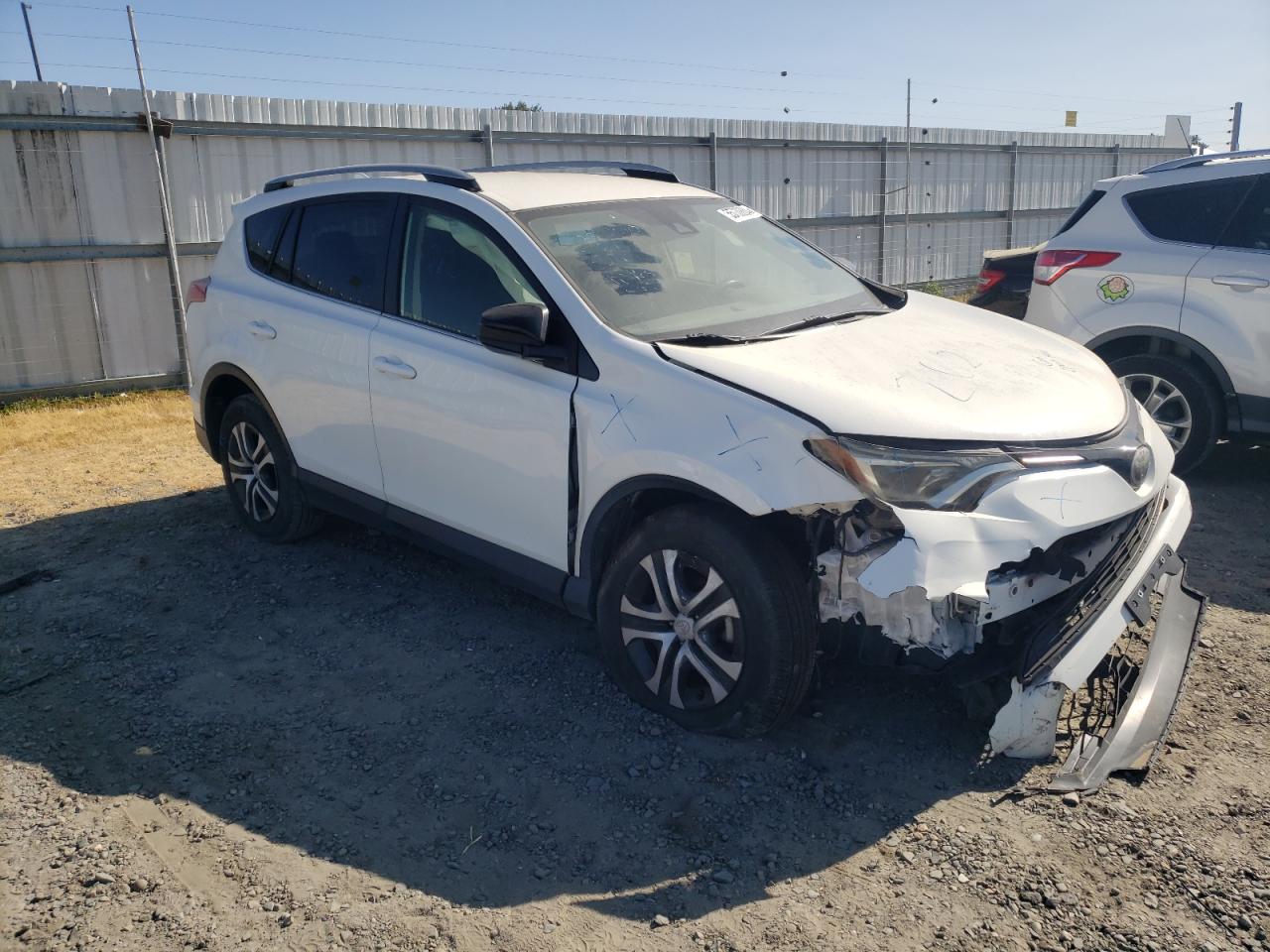 JTMZFREV7HJ136212 2017 Toyota Rav4 Le