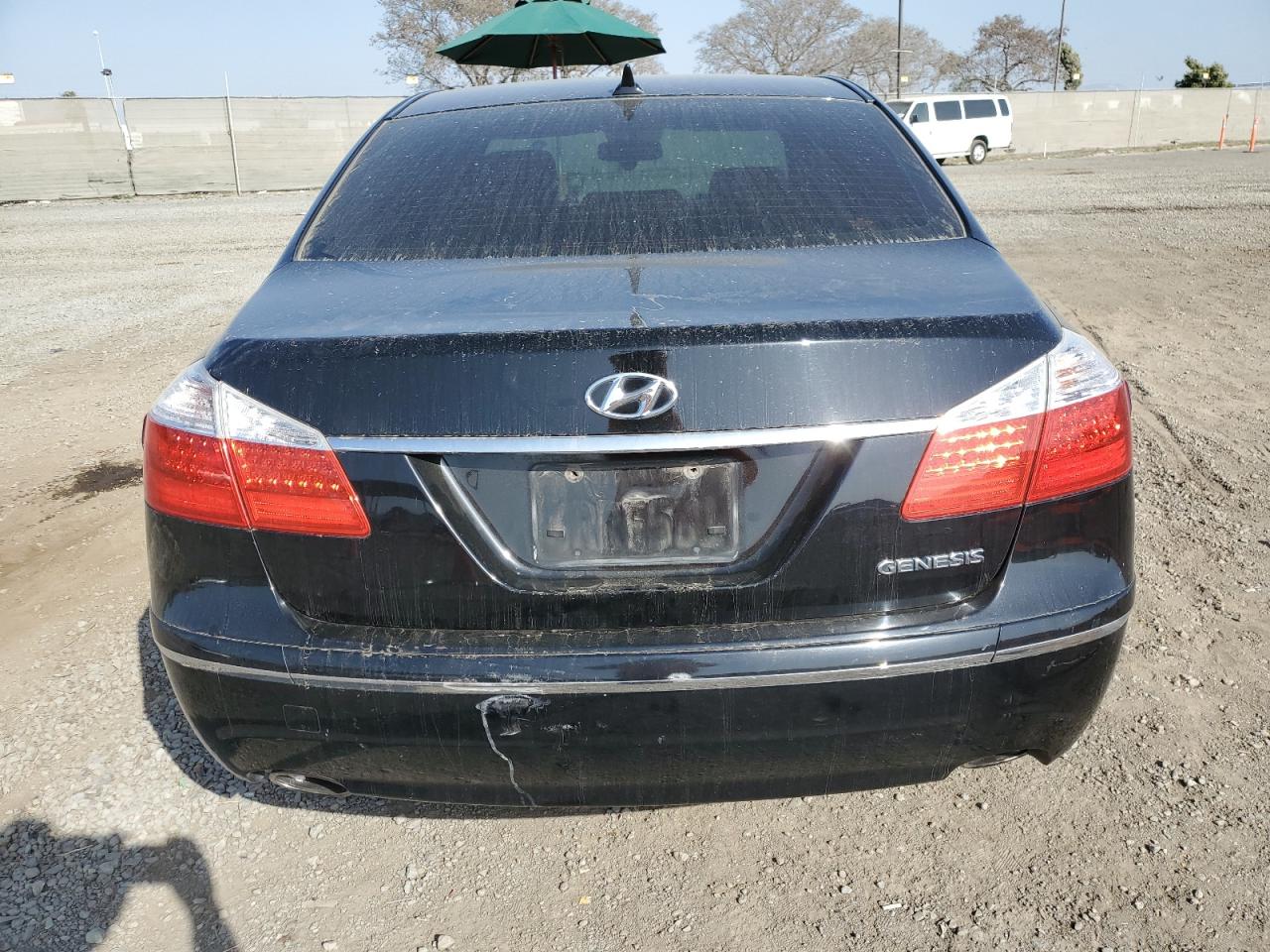 KMHGC4DE4BU136982 2011 Hyundai Genesis 3.8L