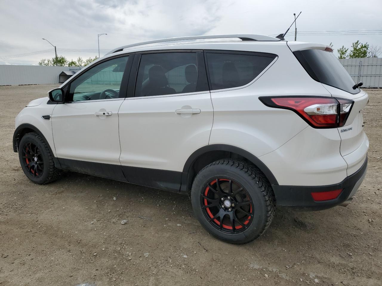 1FMCU9J91JUC42823 2018 Ford Escape Titanium