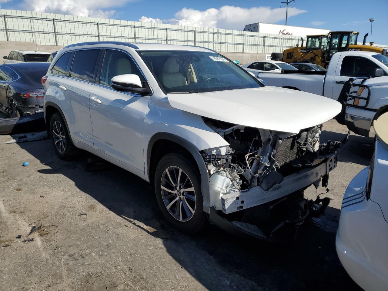 5TDJZRFH8HS358256 2017 Toyota Highlander Se