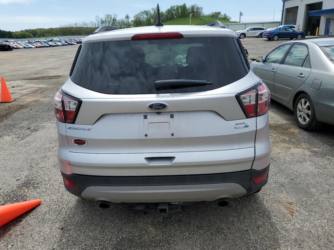 1FMCU9HD6JUC28362 2018 Ford Escape Sel