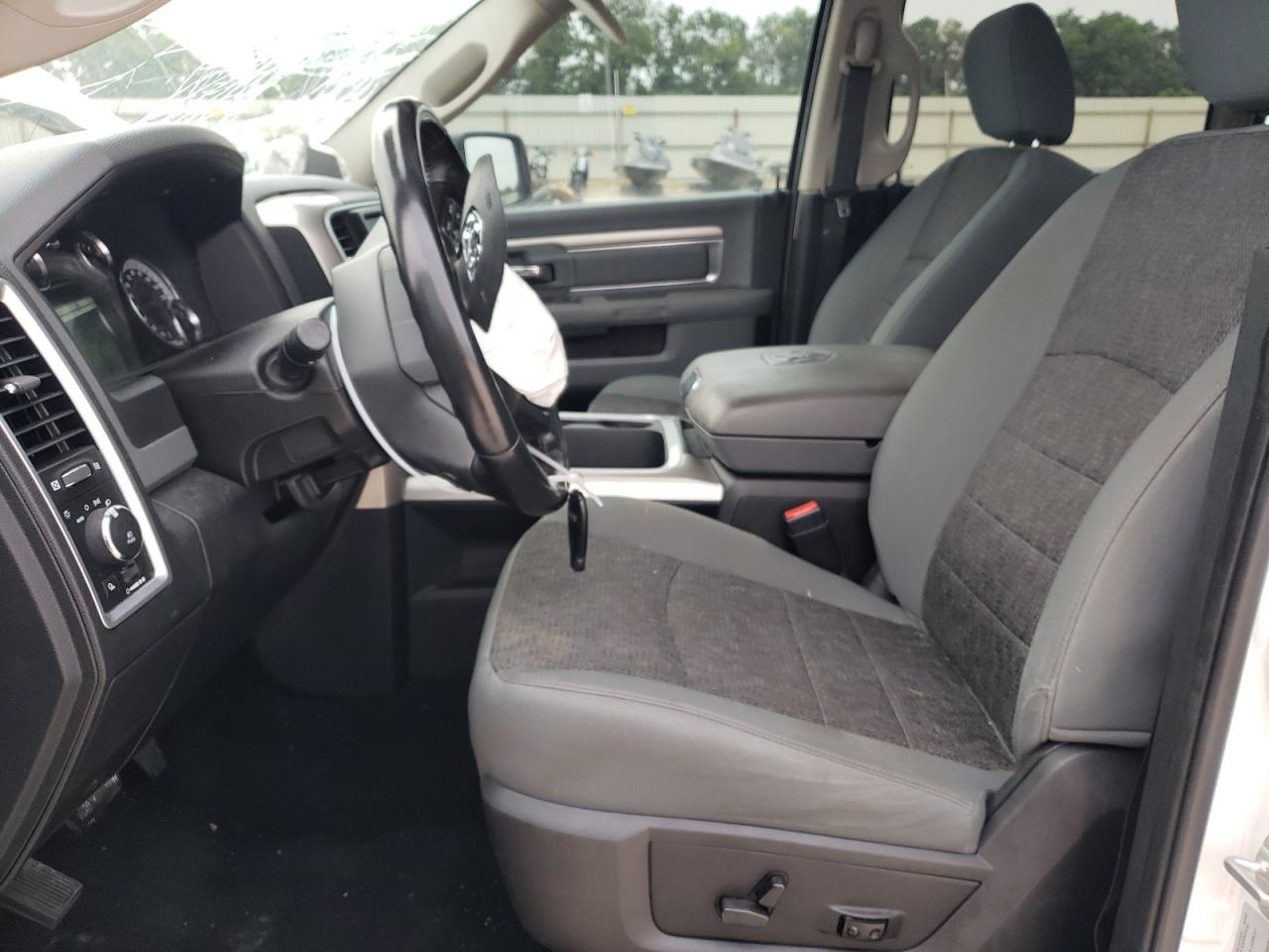 3C6RR6LT4HG613534 2017 Ram 1500 Slt