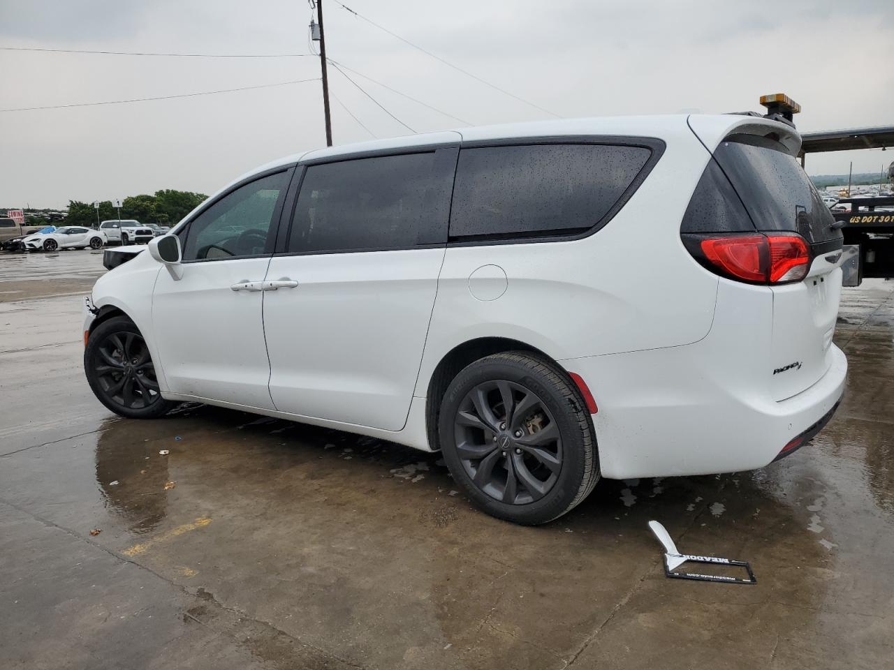 2020 Chrysler Pacifica Touring vin: 2C4RC1FG1LR133918