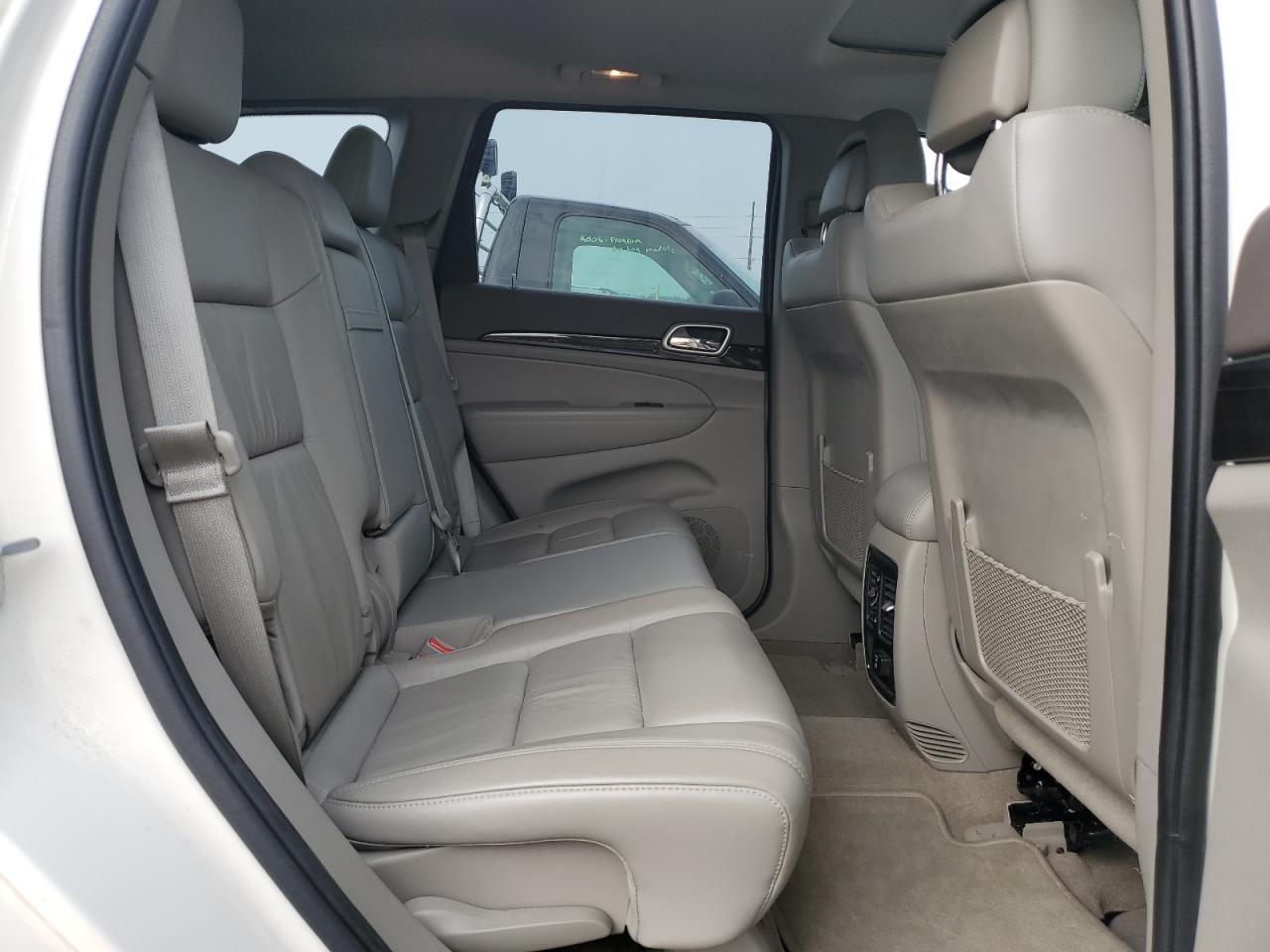 1J4RR4GG3BC671620 2011 Jeep Grand Cherokee Laredo