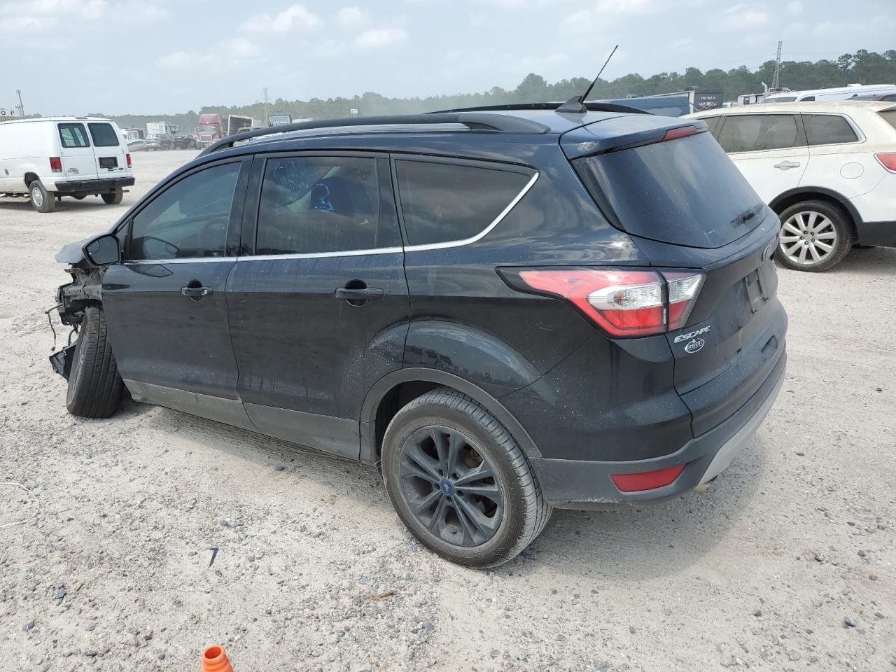 1FMCU0HD0JUD61677 2018 Ford Escape Sel