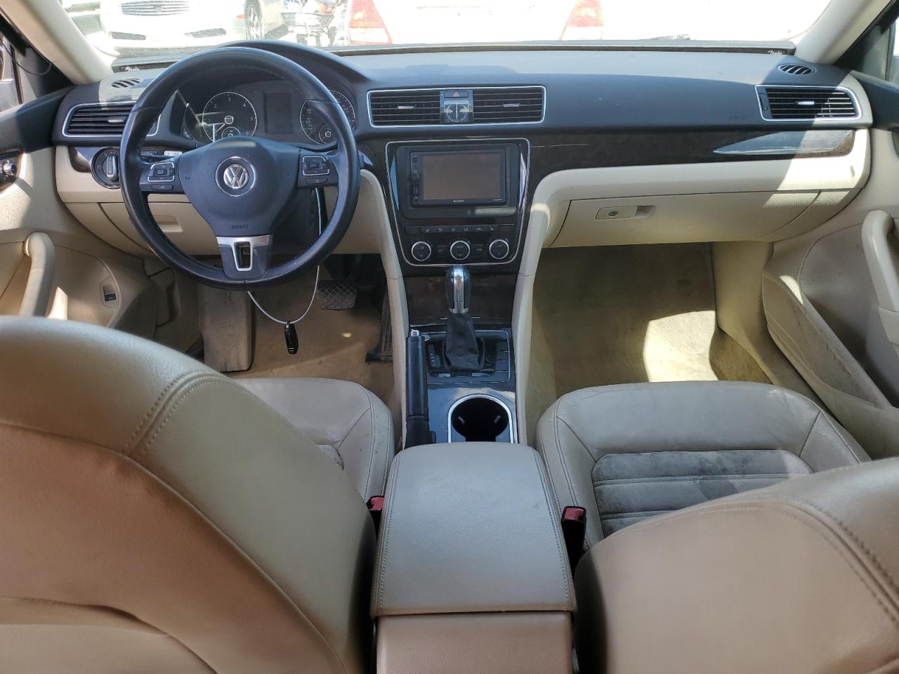 1VWCN7A37EC018336 2014 Volkswagen Passat Sel