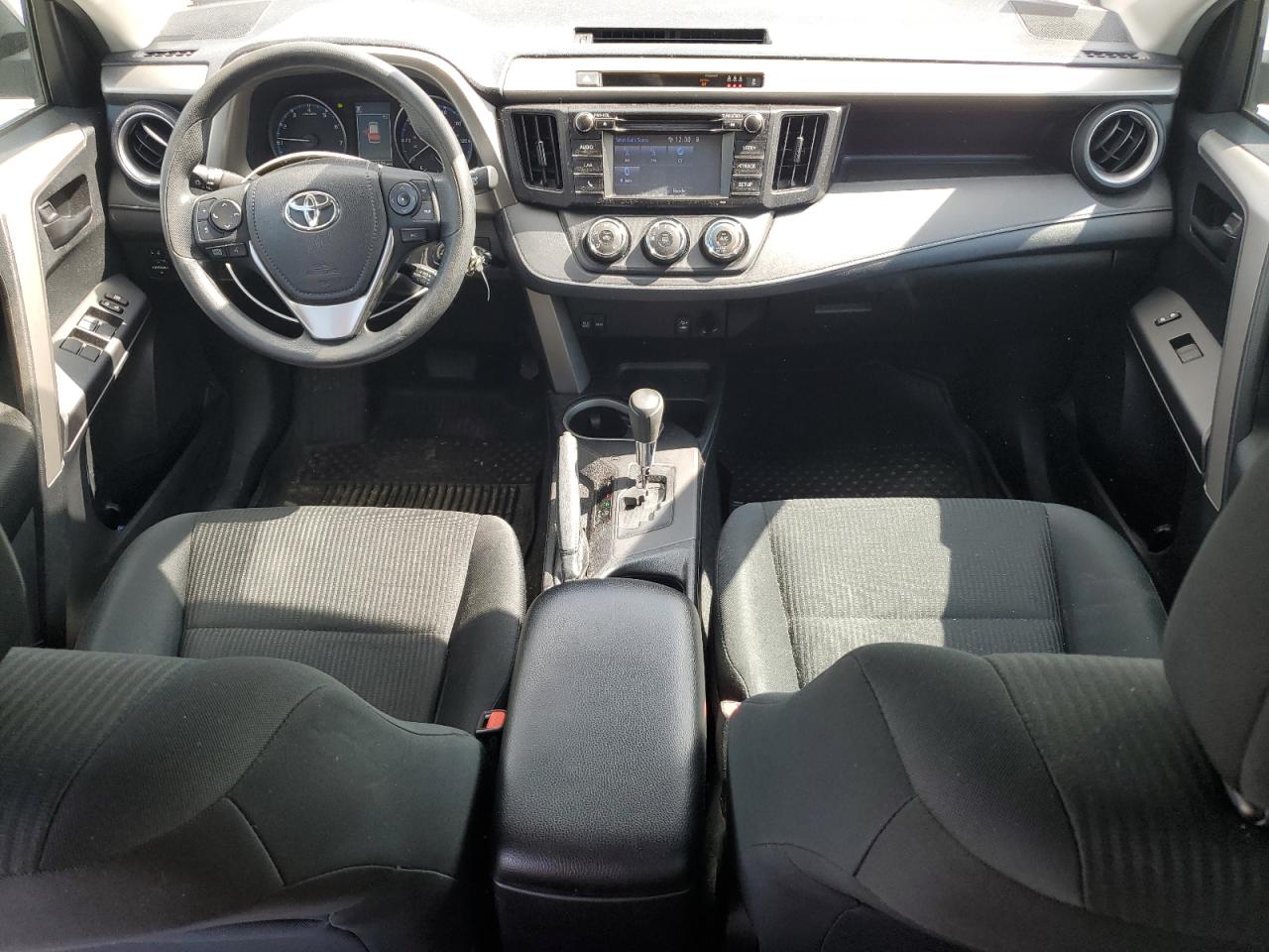 2T3BFREV5HW628353 2017 Toyota Rav4 Le