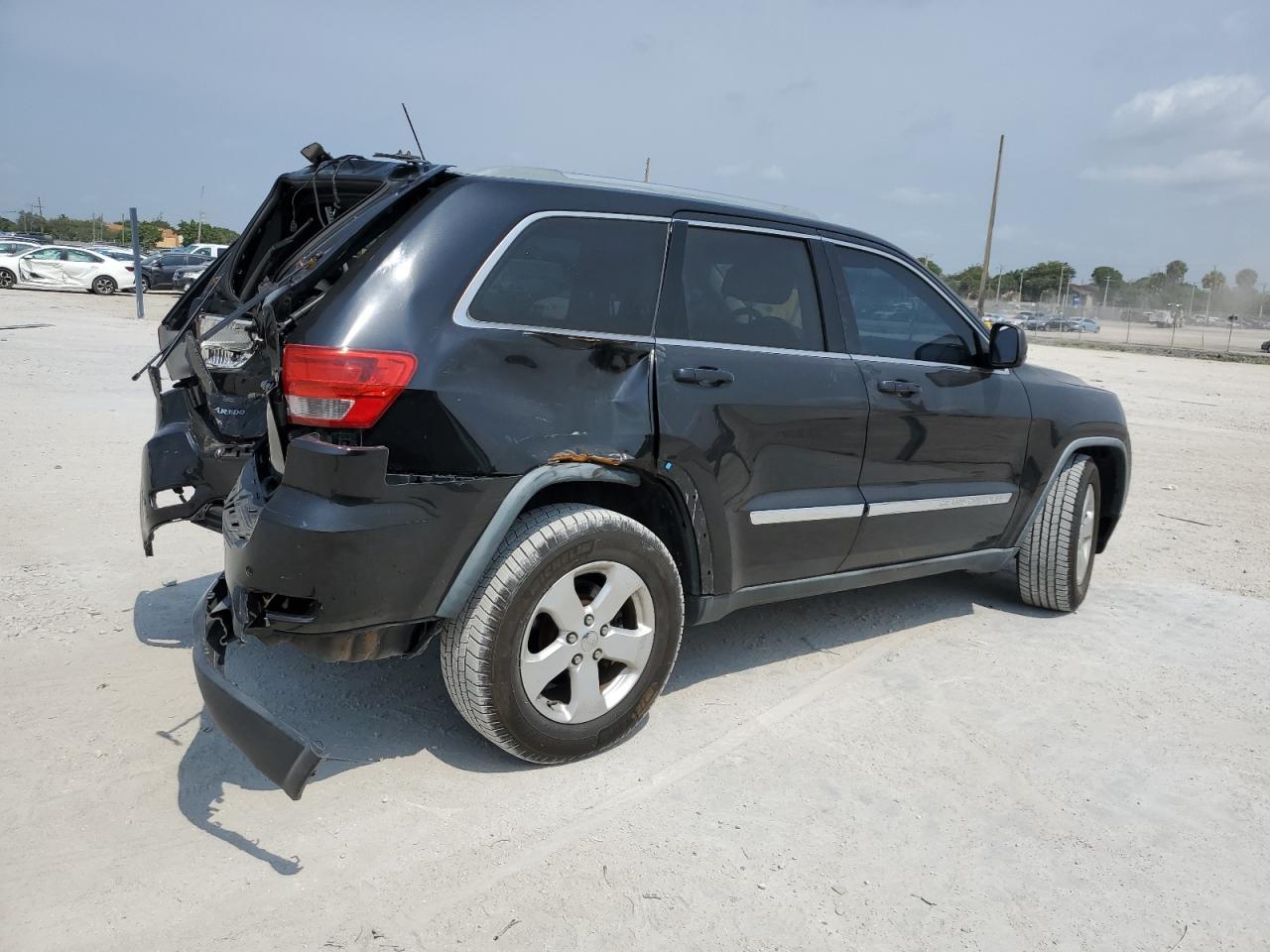 1C4RJEAG2CC157626 2012 Jeep Grand Cherokee Laredo