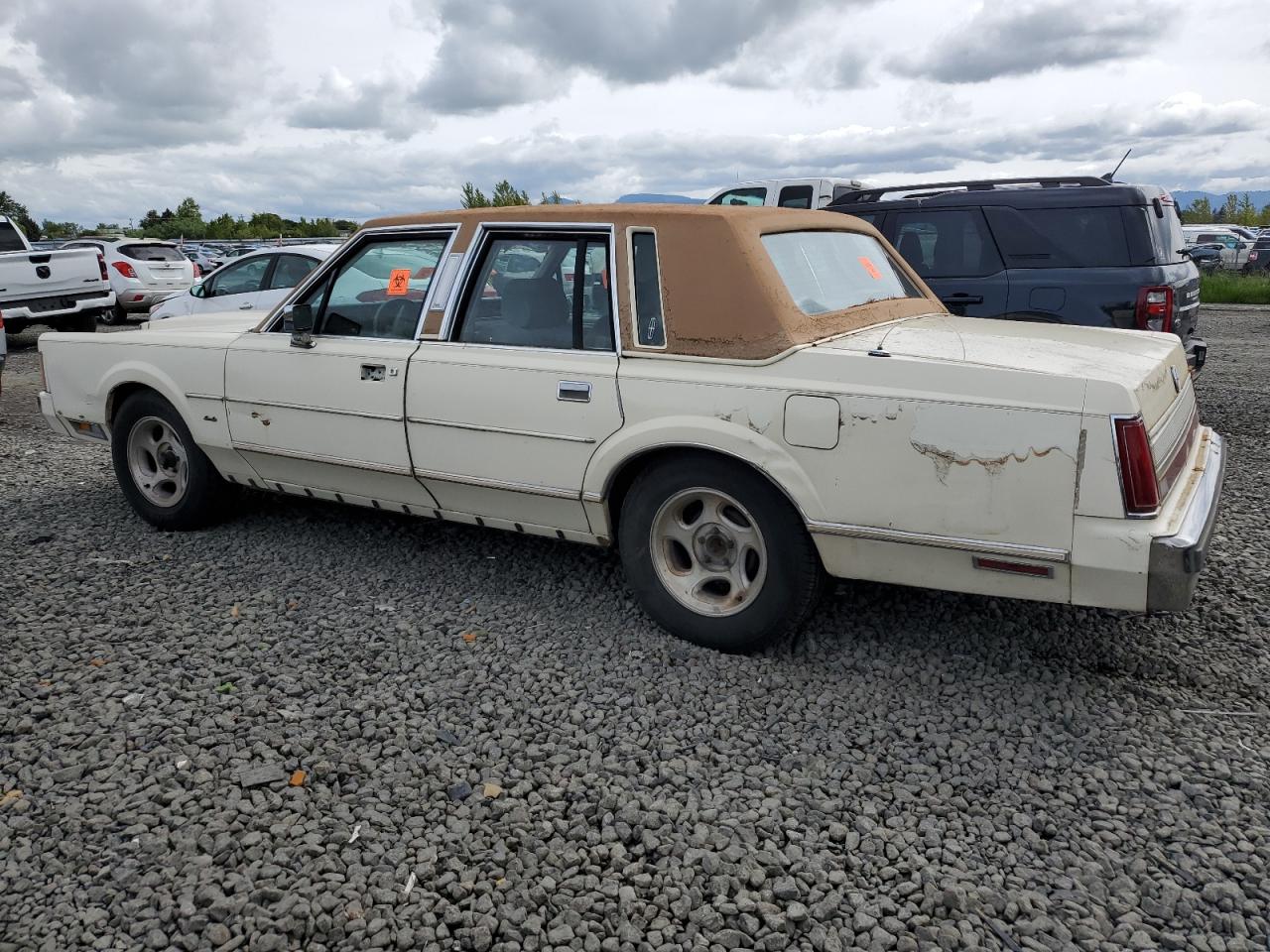 1LNBM81F3KY671323 1989 Lincoln Town Car