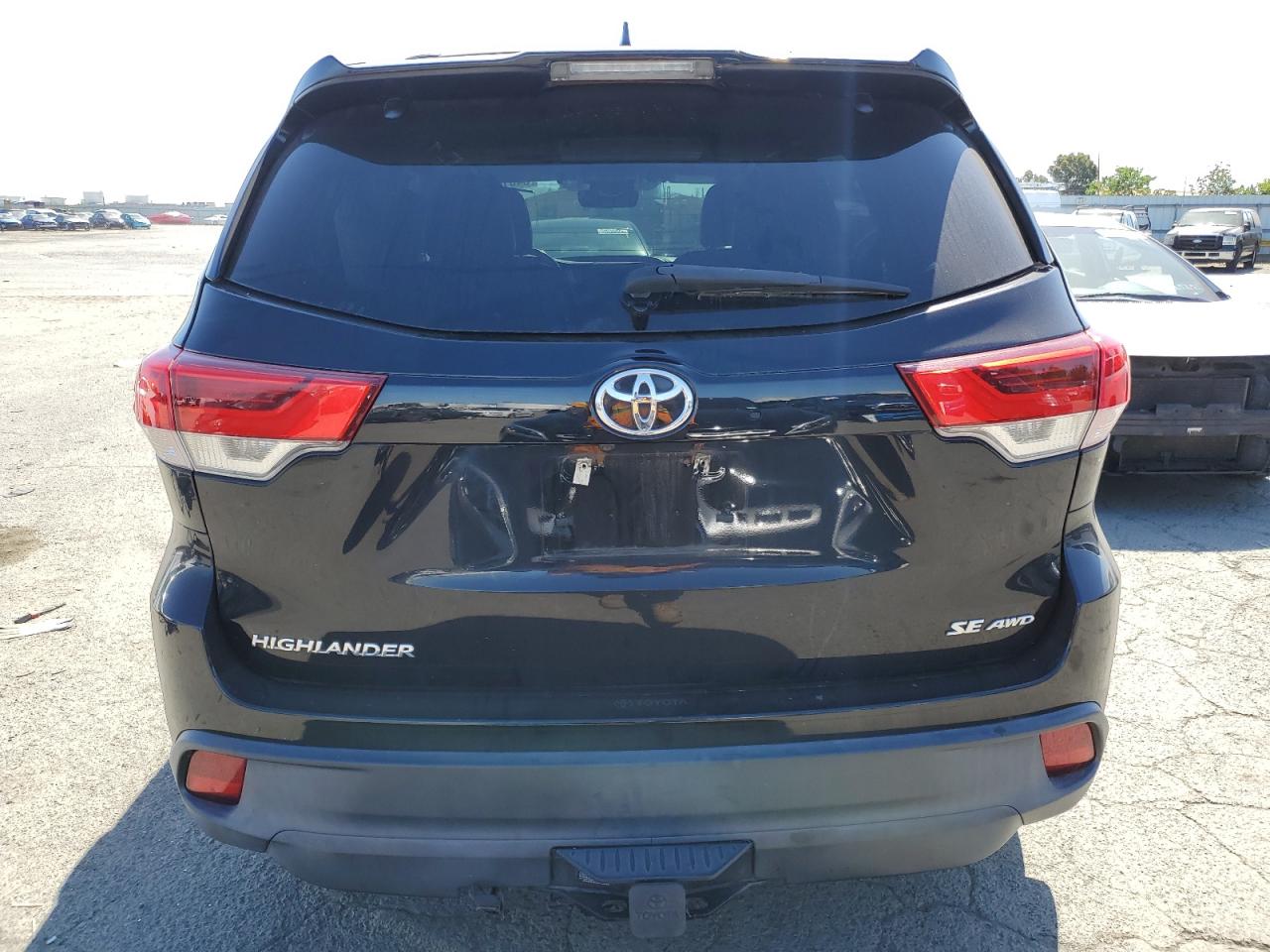 5TDJZRFH6HS359146 2017 Toyota Highlander Se