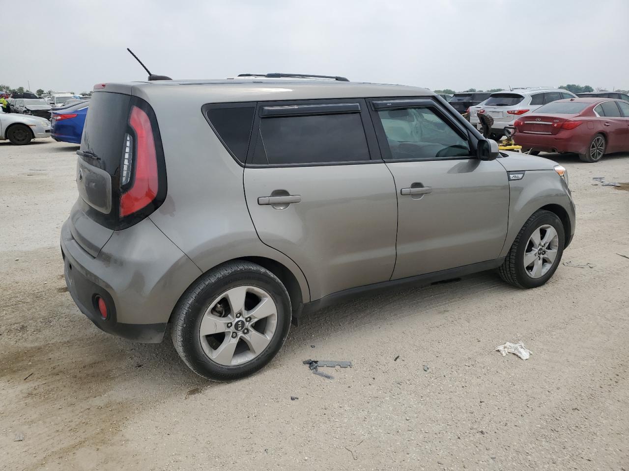 KNDJN2A23J7565806 2018 Kia Soul