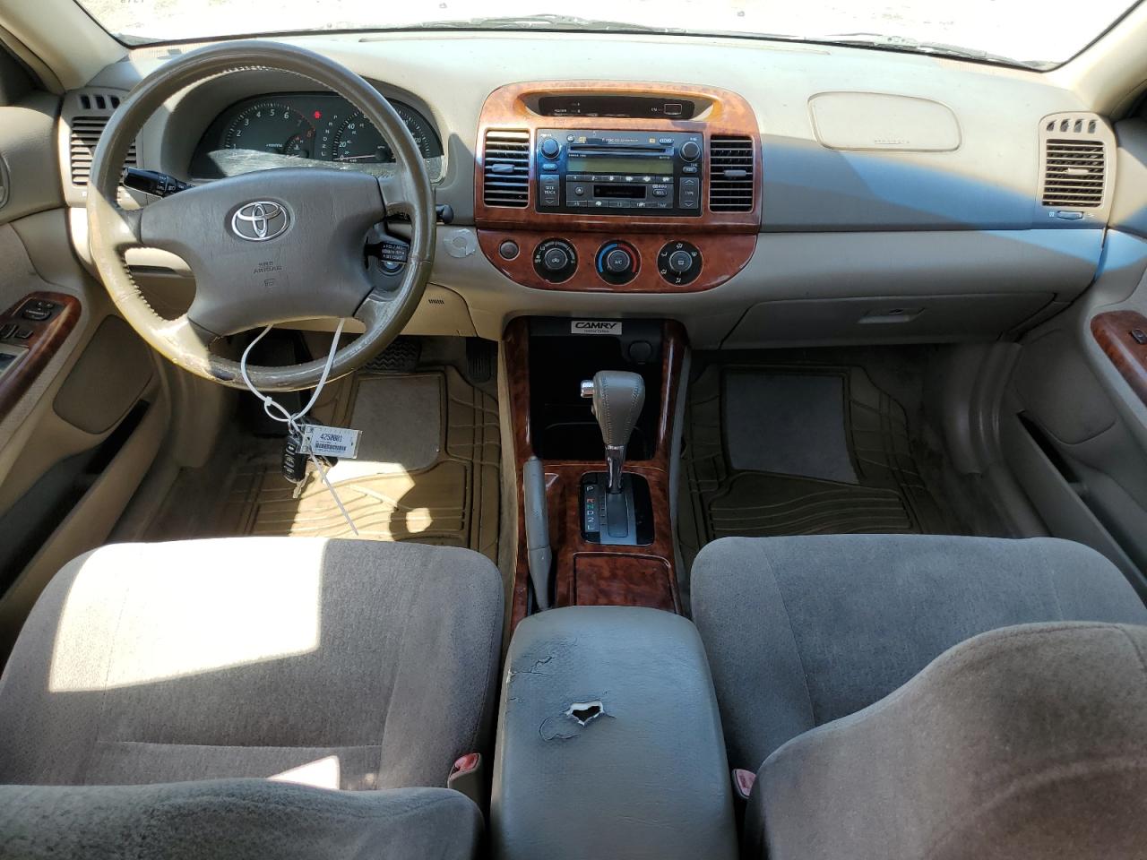 JTDBE32K240252977 2004 Toyota Camry Le