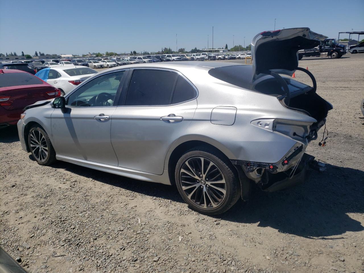 2018 Toyota Camry L vin: 4T1B11HK7JU502172