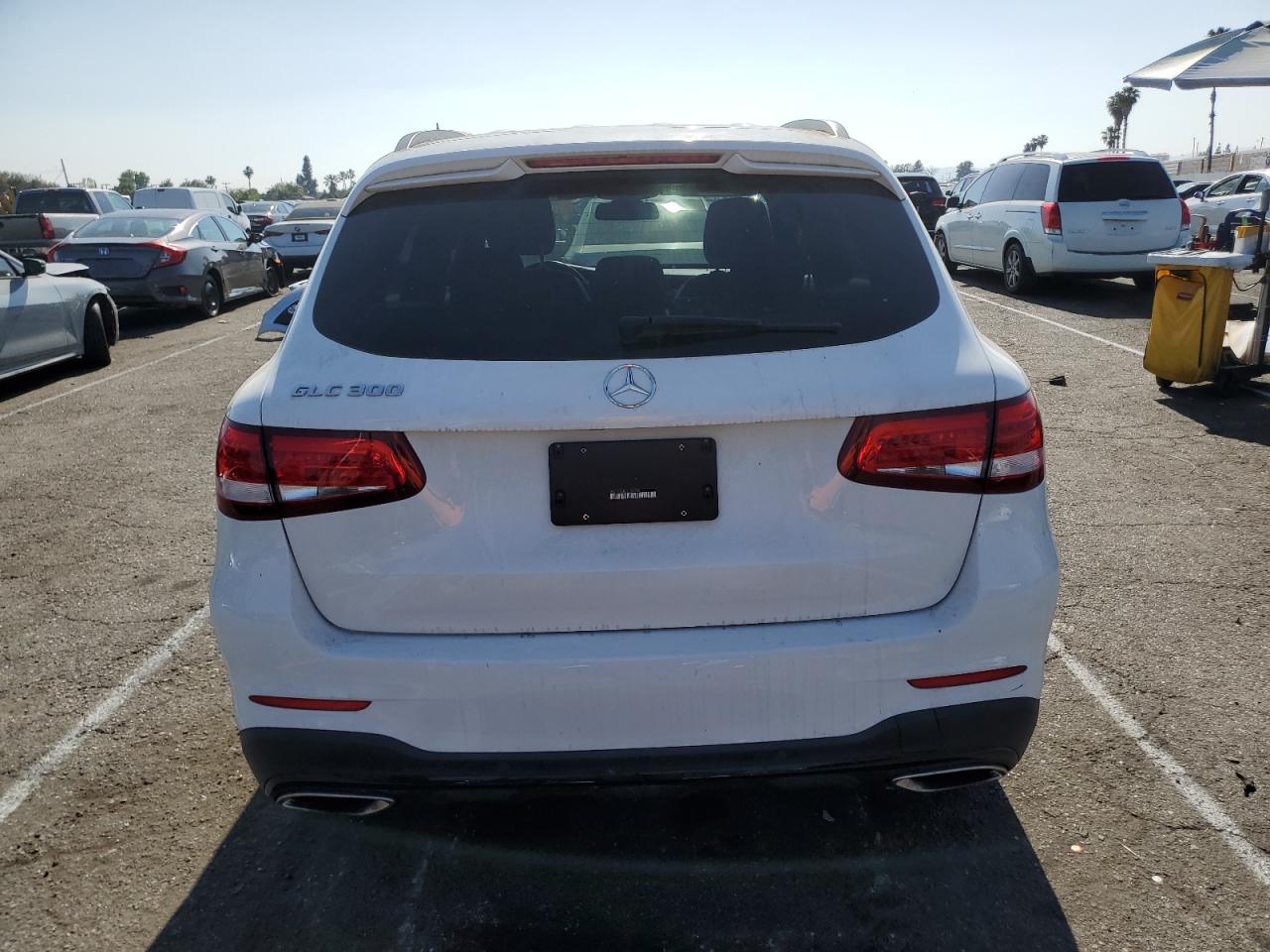 WDC0G4JB0JF359005 2018 Mercedes-Benz Glc 300