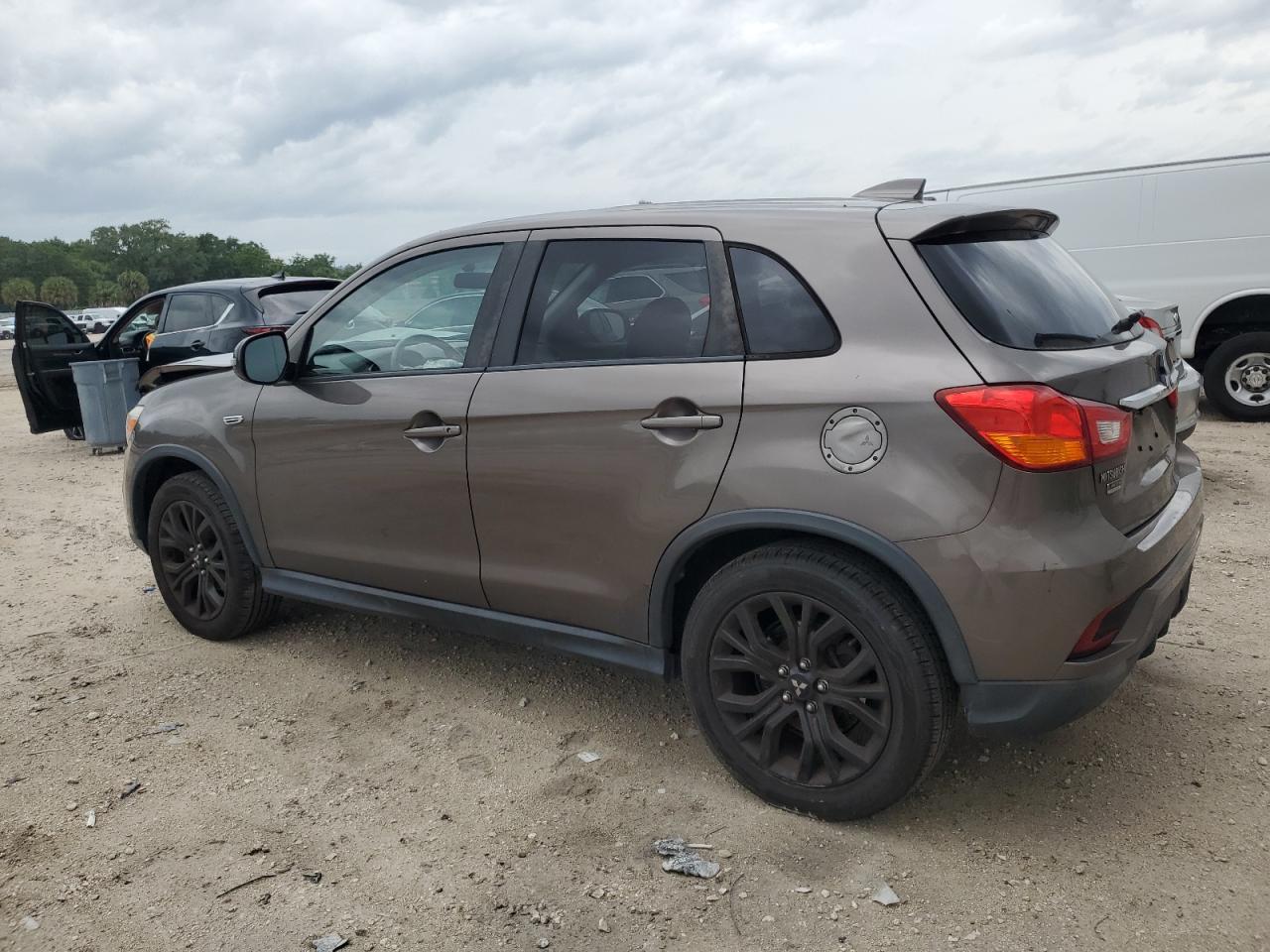 JA4AP3AU7JZ027609 2018 Mitsubishi Outlander Sport Es