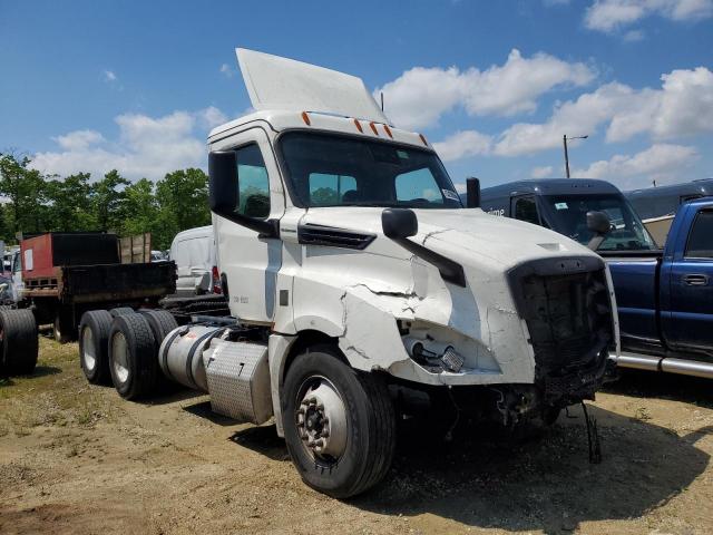 Lot #2535124096 2023 FREIGHTLINER CASCADIA 1 salvage car