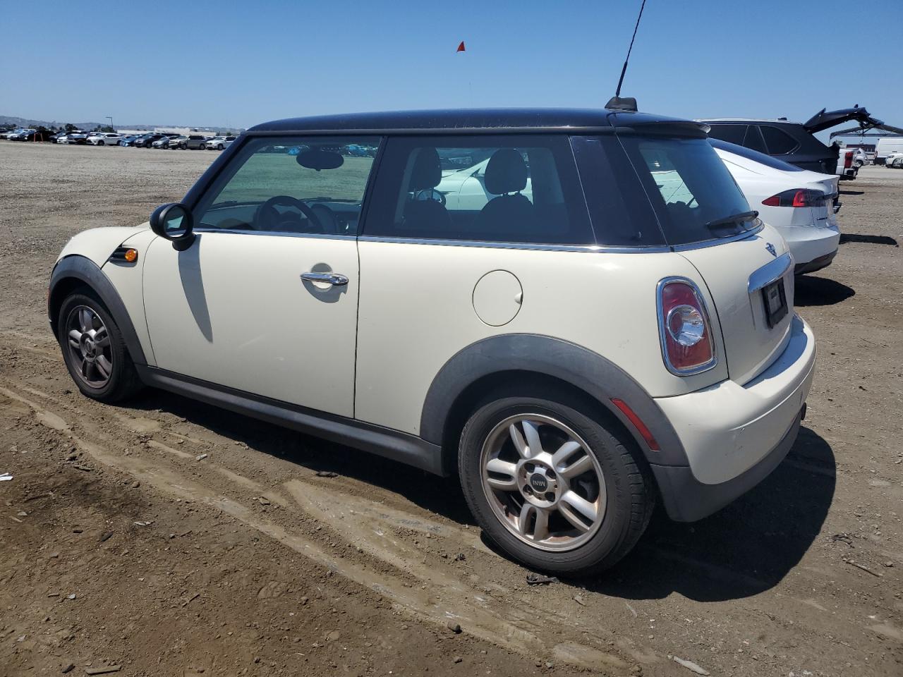 2013 Mini Cooper vin: WMWSU3C57DT687579