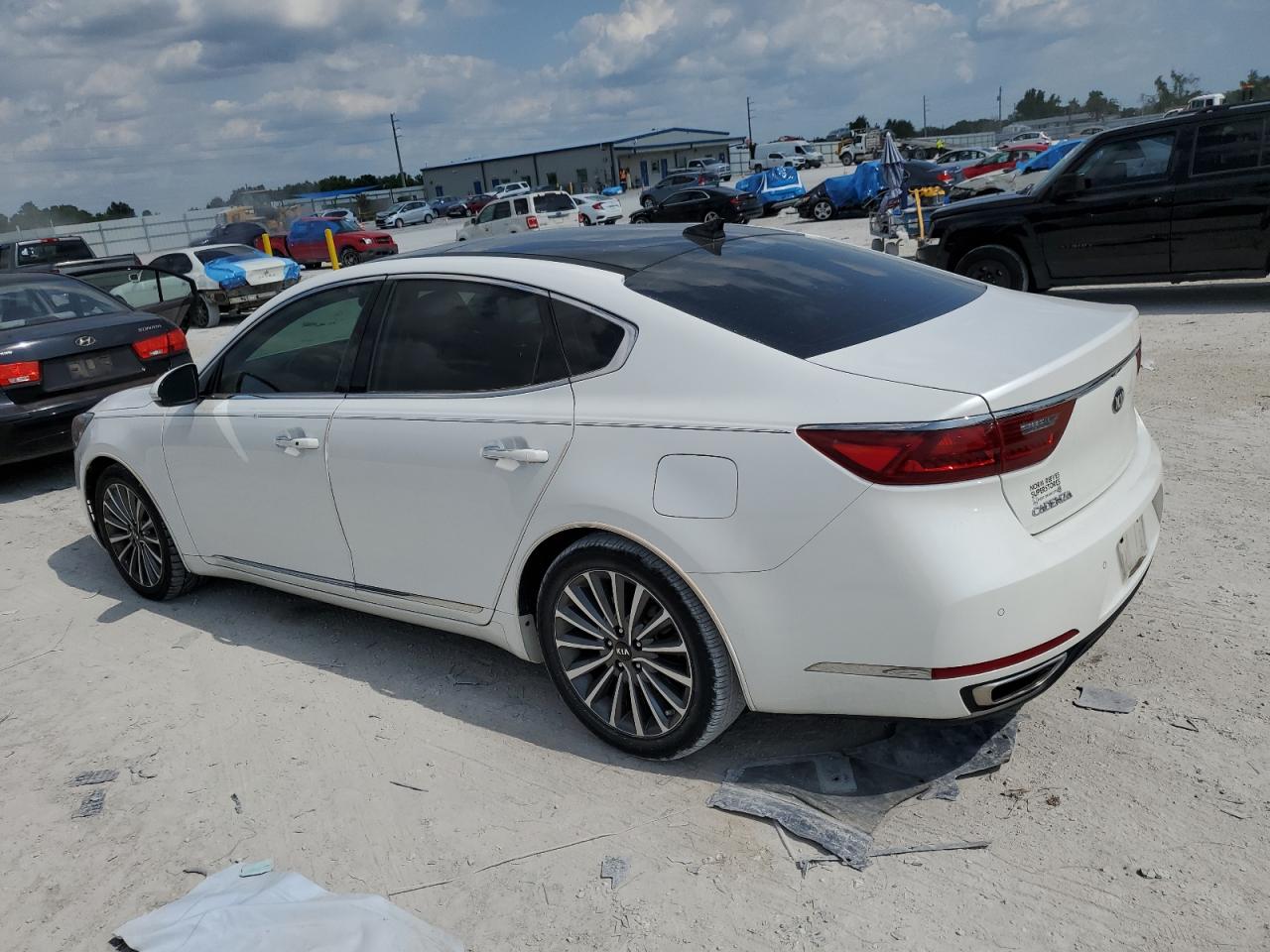 KNALC4J14H5083673 2017 Kia Cadenza Premium