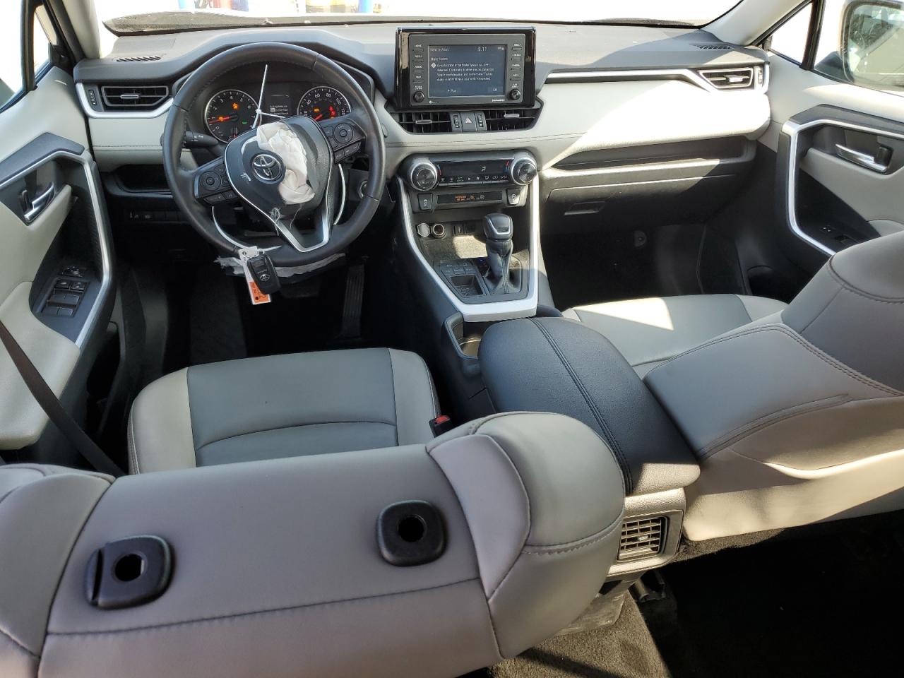 2T3C1RFV9MC162360 2021 Toyota Rav4 Xle Premium