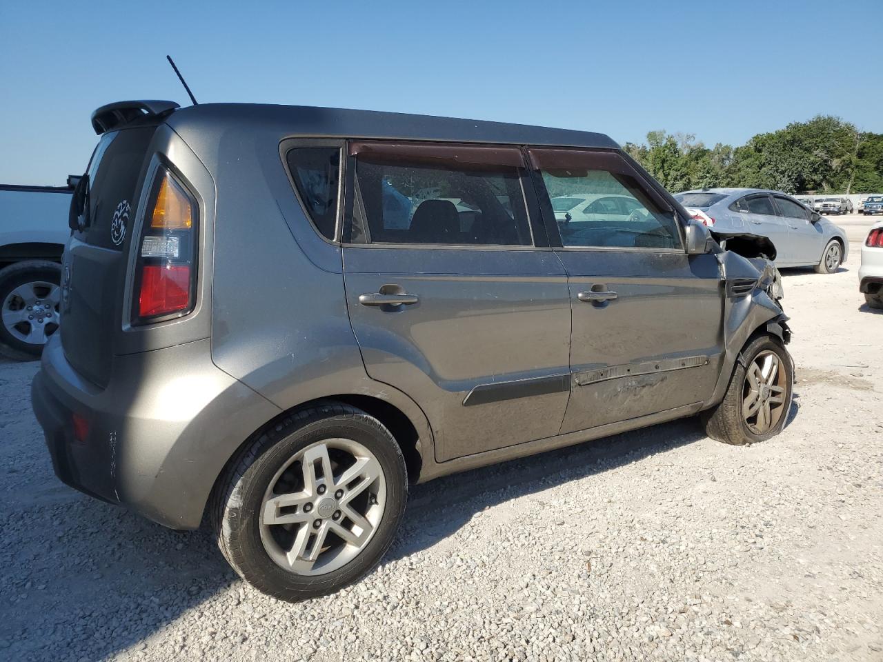 KNDJT2A29B7274542 2011 Kia Soul +