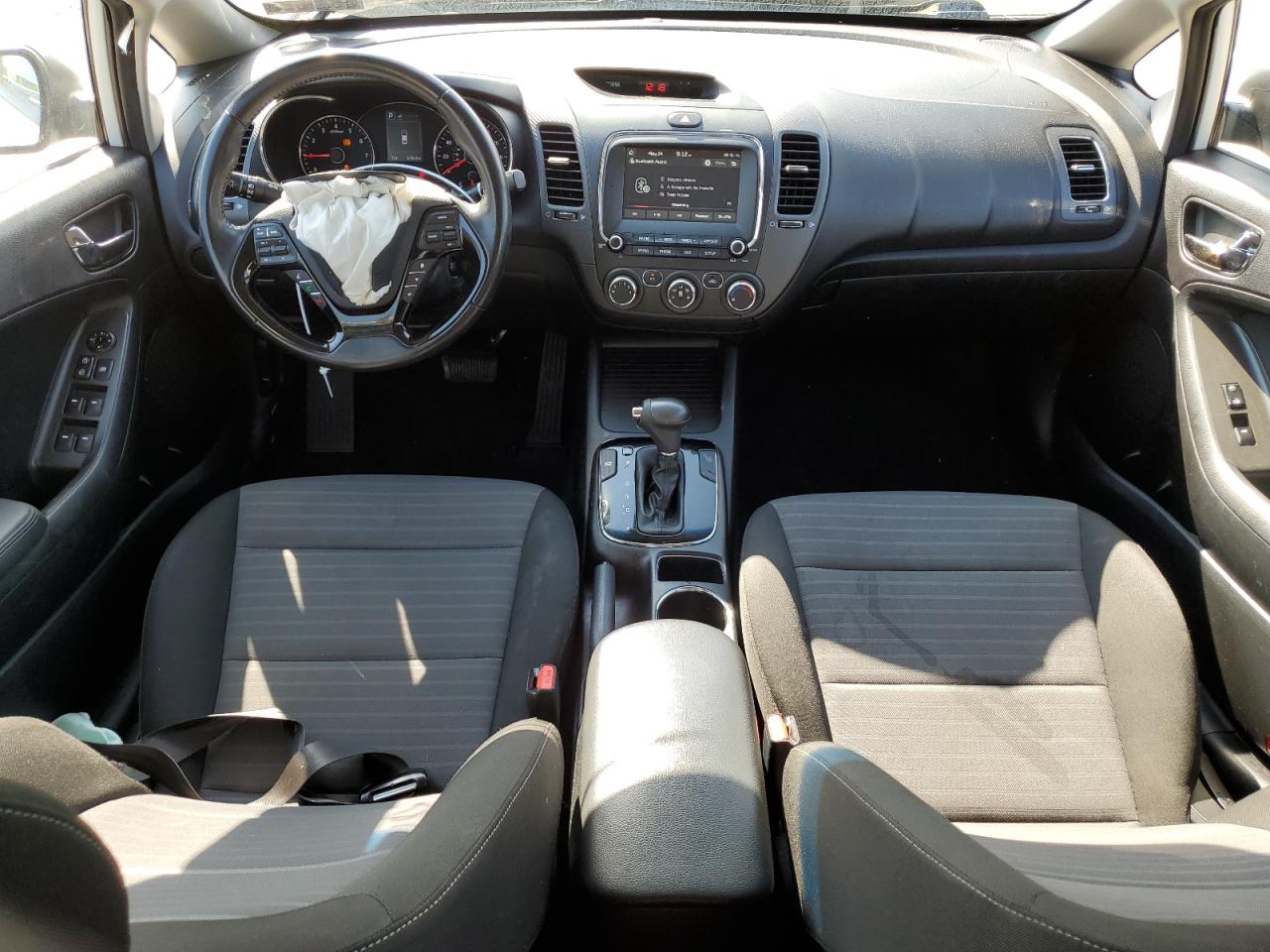 3KPFL4A78JE198193 2018 Kia Forte Lx