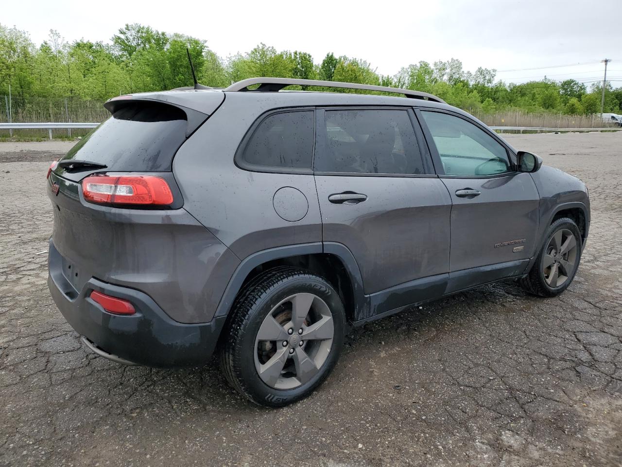 1C4PJLCB4GW307527 2016 Jeep Cherokee Latitude