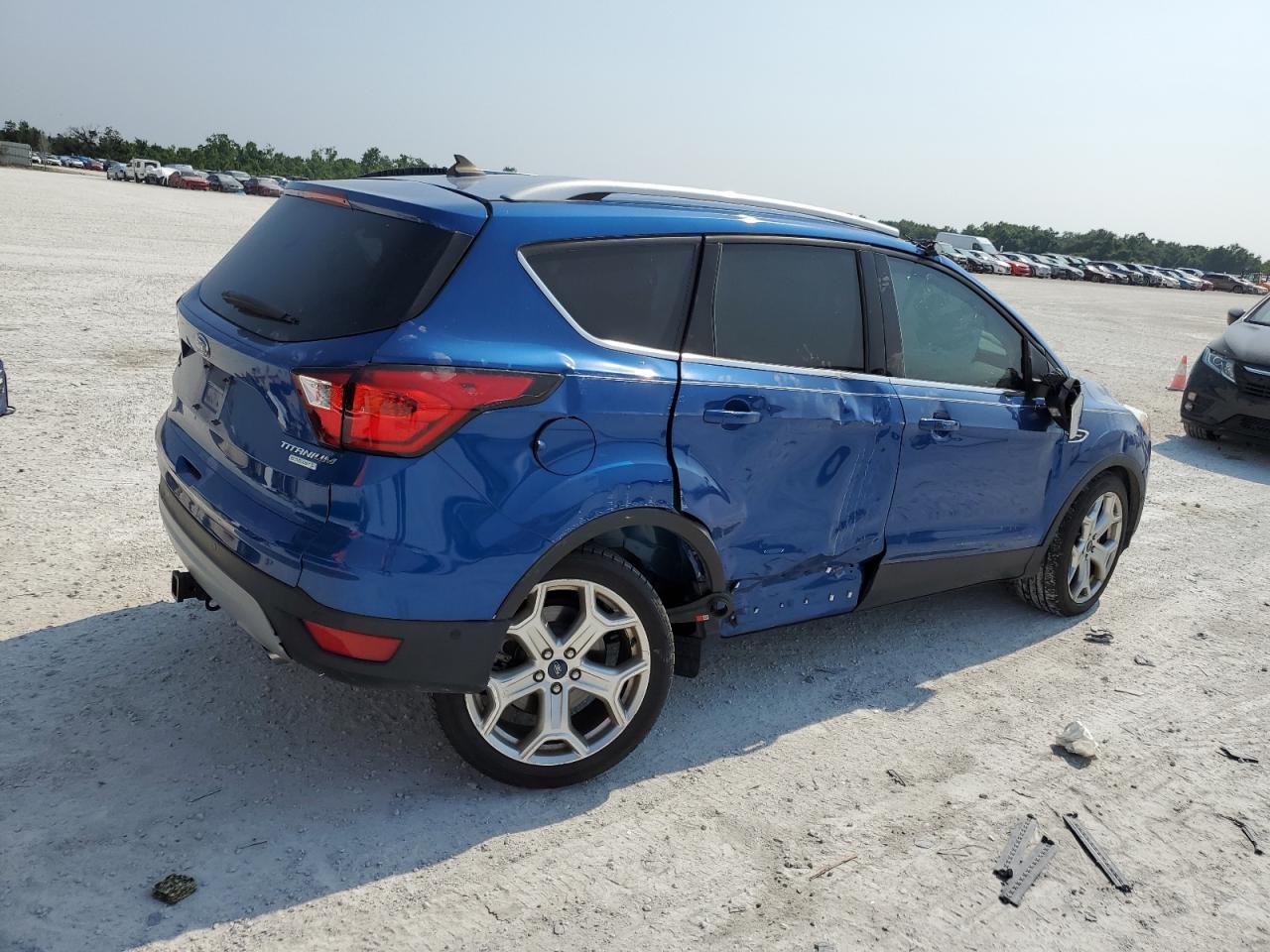 1FMCU0J98KUA30174 2019 Ford Escape Titanium