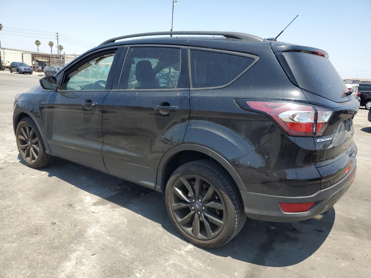 1FMCU0GD0JUD21875 2018 Ford Escape Se