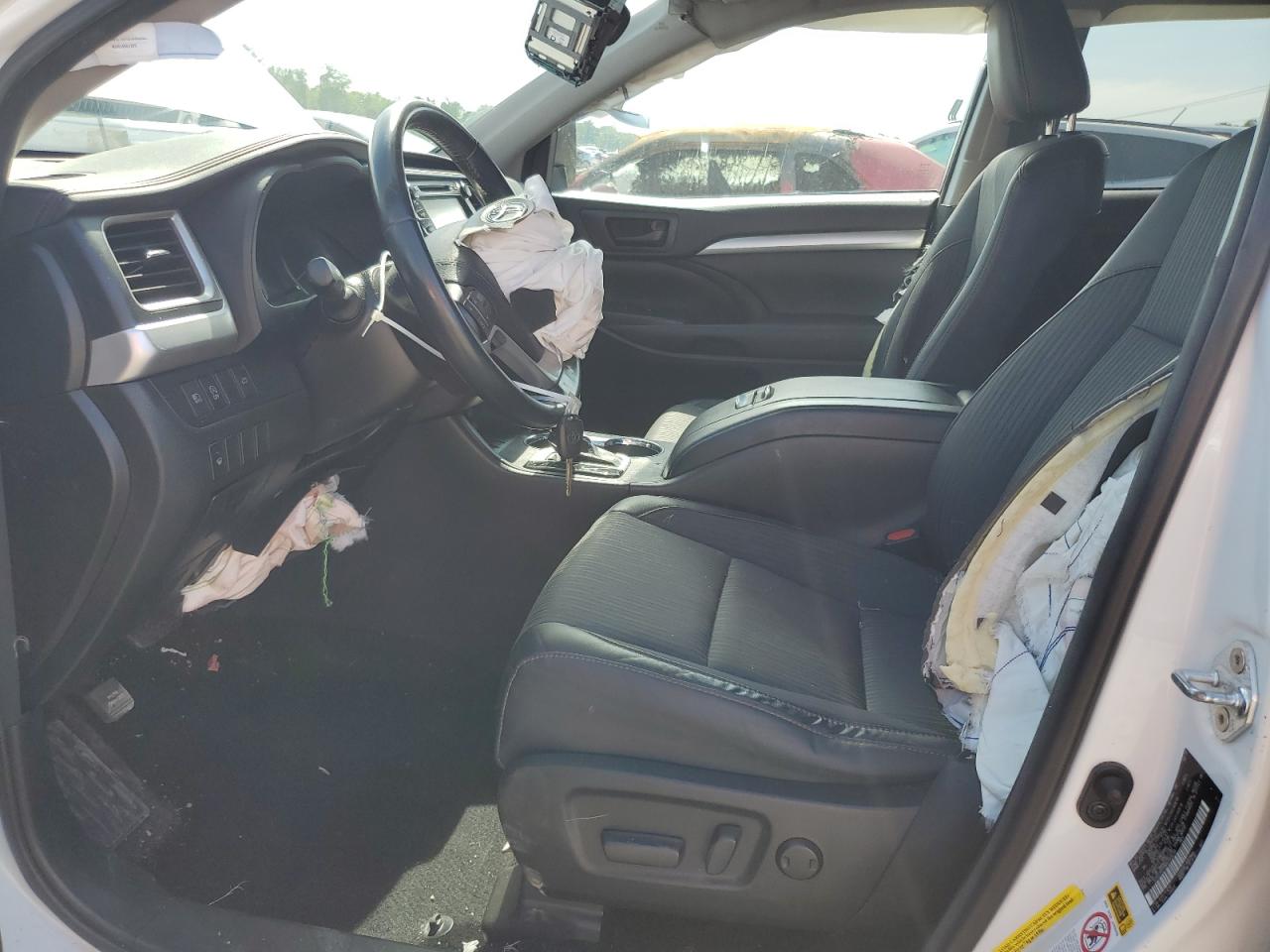 5TDZZRFH9HS233639 2017 Toyota Highlander Le