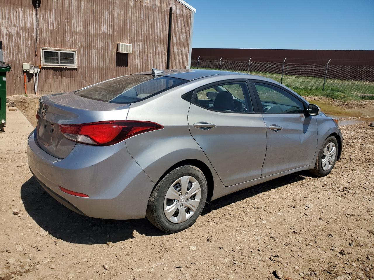 5NPDH4AE1GH709075 2016 Hyundai Elantra Se