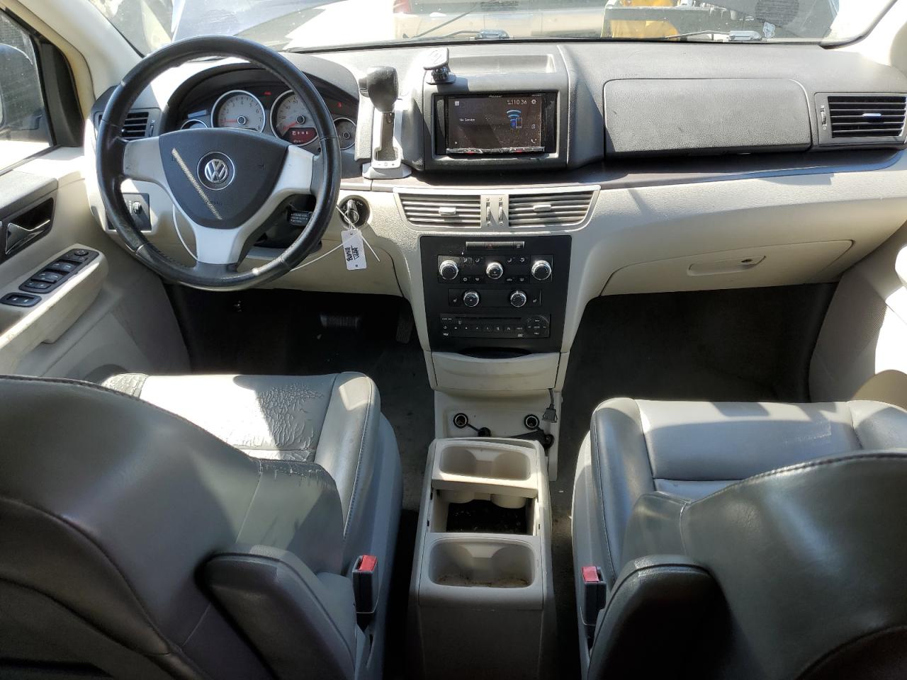 2V4RW3D13AR184406 2010 Volkswagen Routan Se