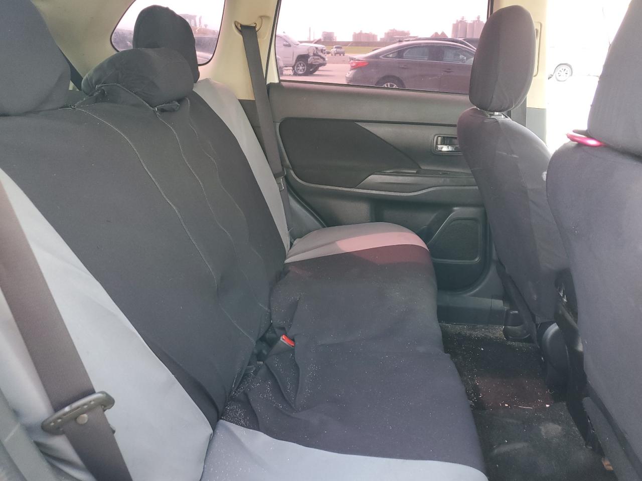 JA4AD3A38HZ028956 2017 Mitsubishi Outlander Se